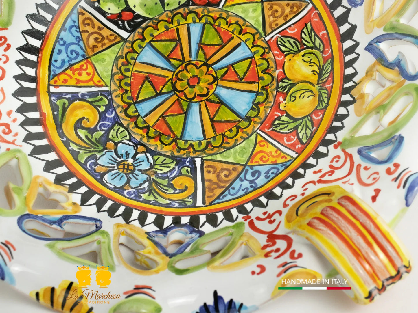Centrotavola in Ceramica di Caltagirone con manici carretto intagli 32cm