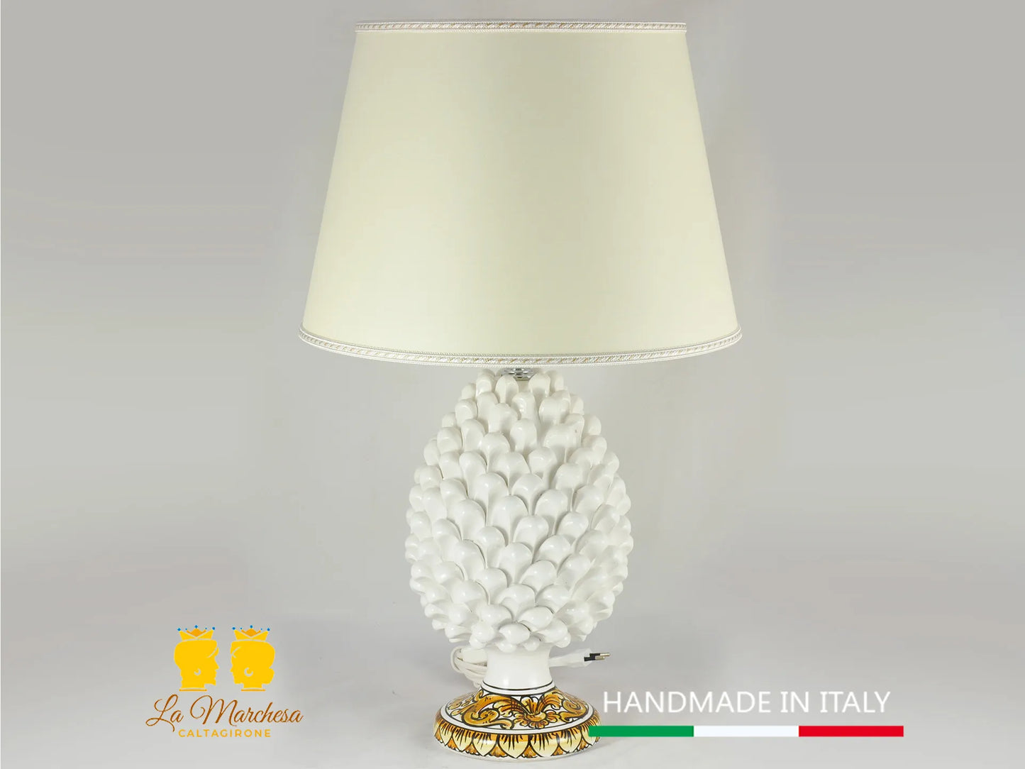 Lampada Pigna Siciliana Ceramica di Caltagirone base decorata bianca 25cm
