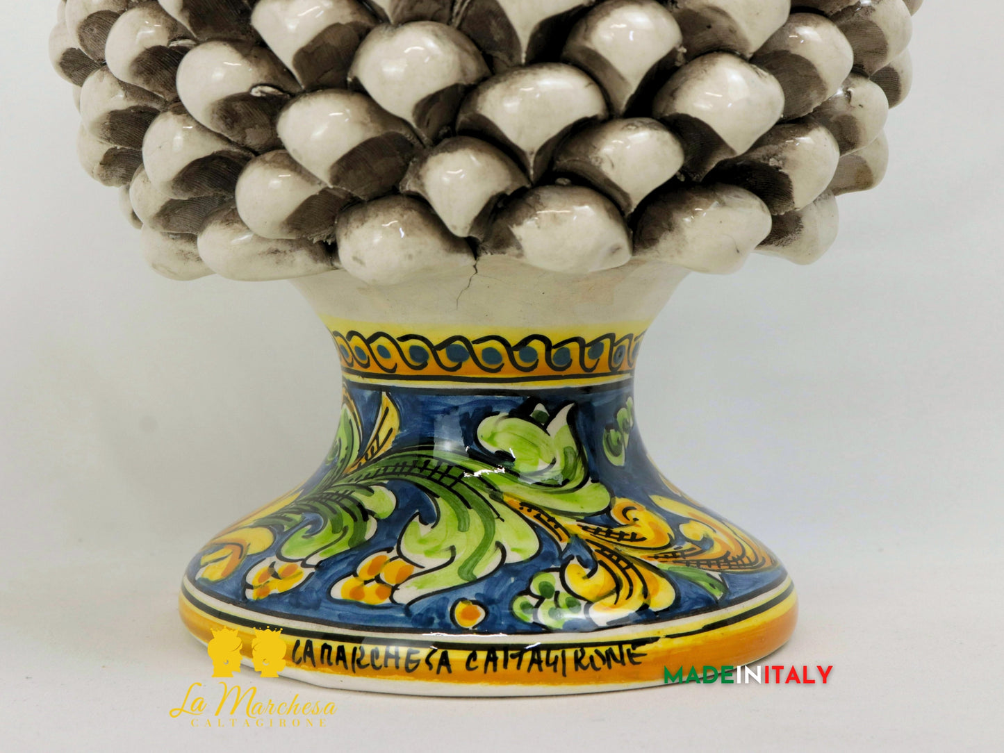 Pigna Siciliana Fumè in Ceramica di Caltagirone base ornato - Varie Misure
