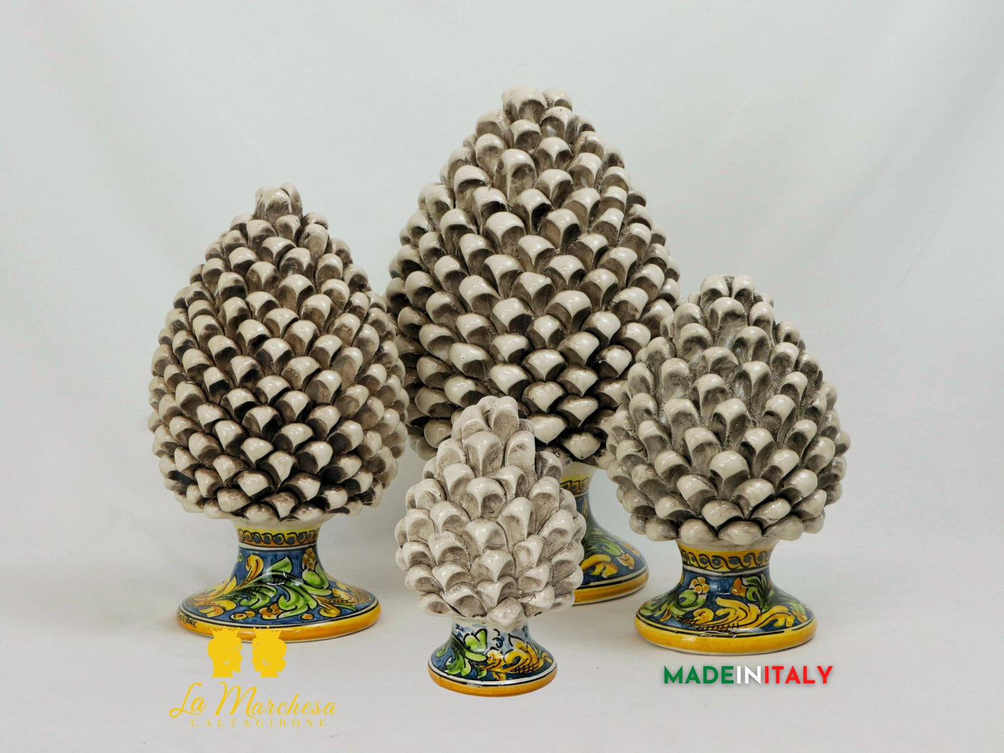 Pigna Siciliana Fumè in Ceramica di Caltagirone base ornato - Varie Misure