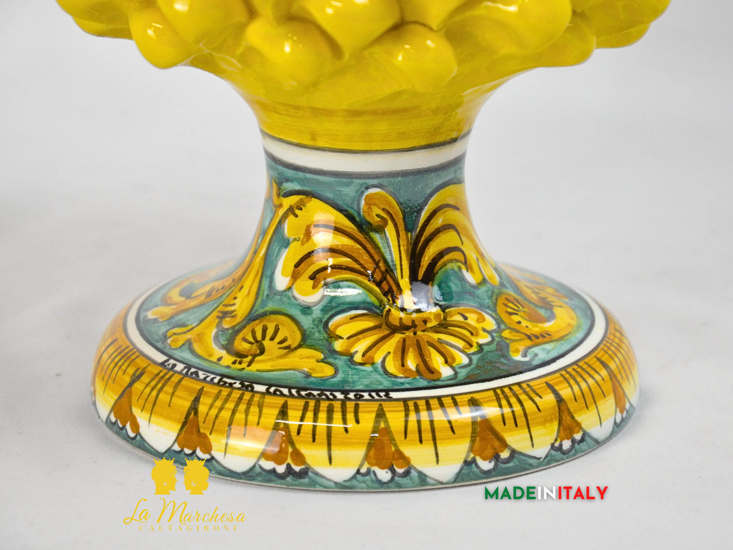 Pigna Siciliana in Ceramica di Caltagirone Giallo base ornato 31cm