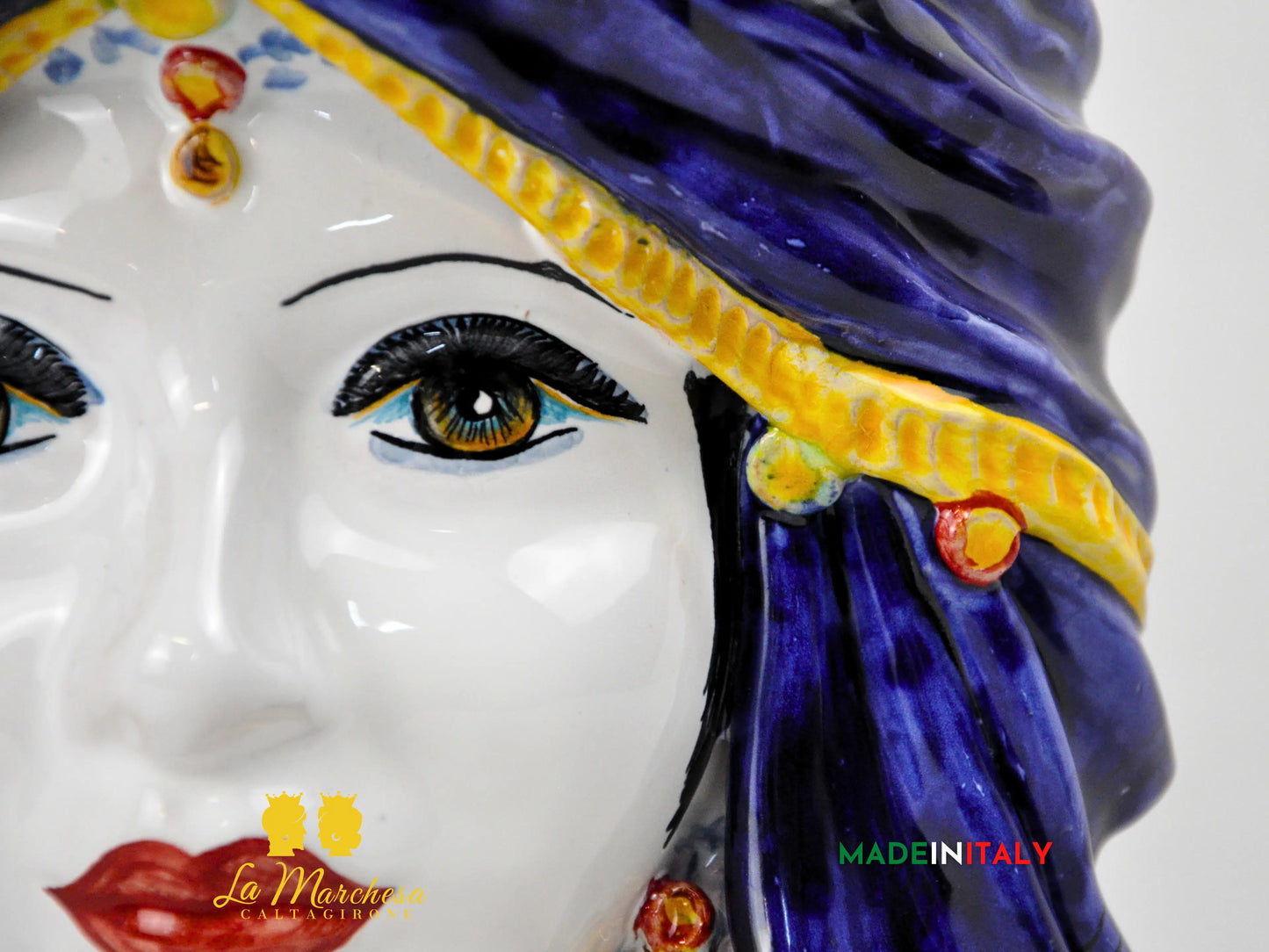 Testa di Moro Femminile in Ceramica di Caltagirone con Turbante Blu e Dettagli Oro – H27 cm