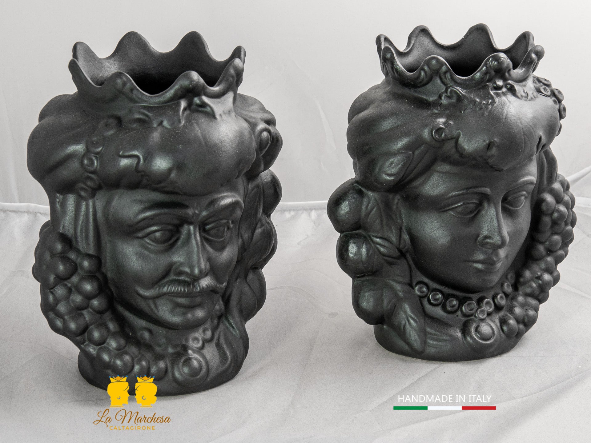 Coppia Teste di Moro Ceramica di Caltagirone in terracotta Nero satinato frutta