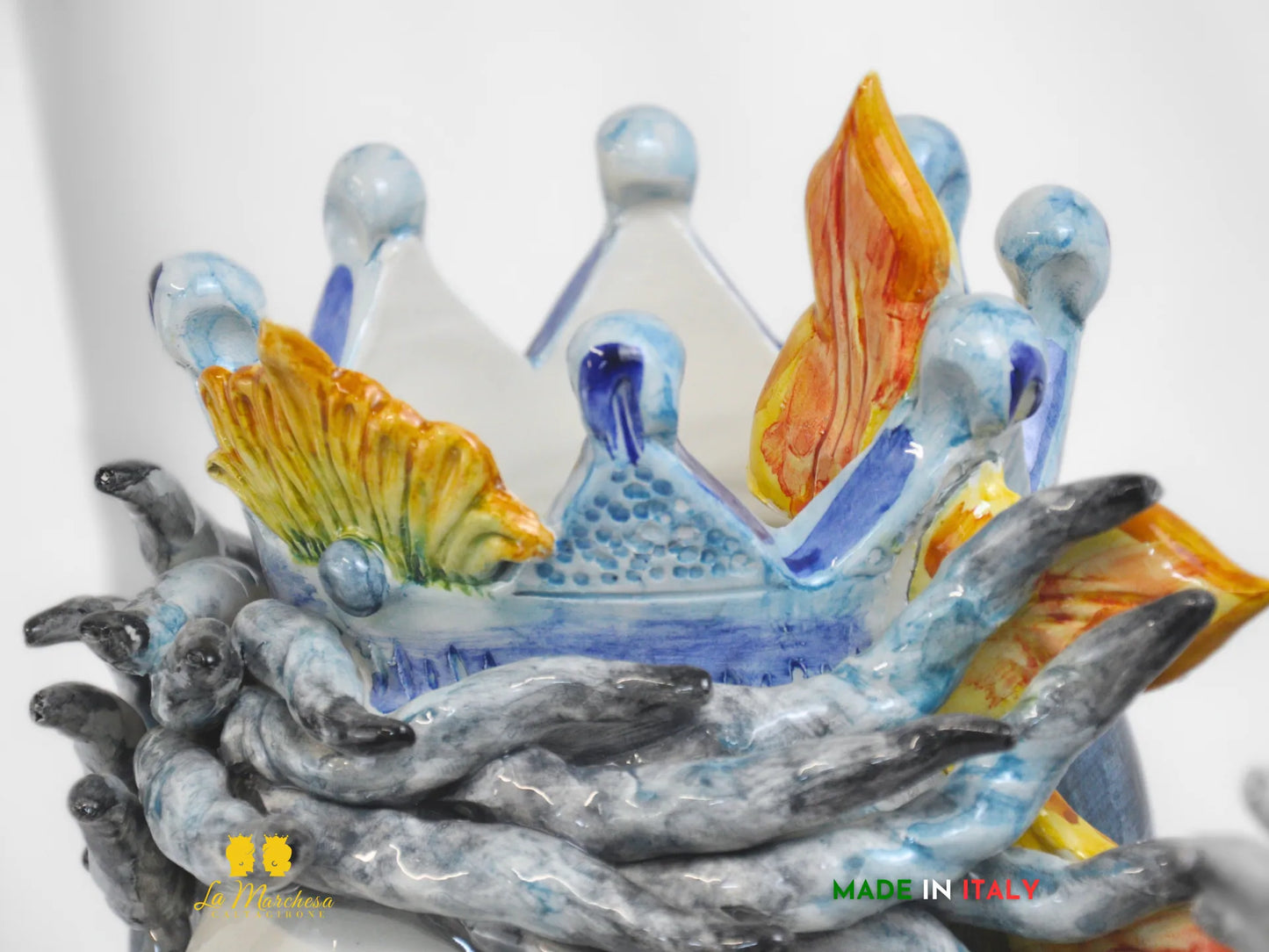 corona fatta in ceramica
