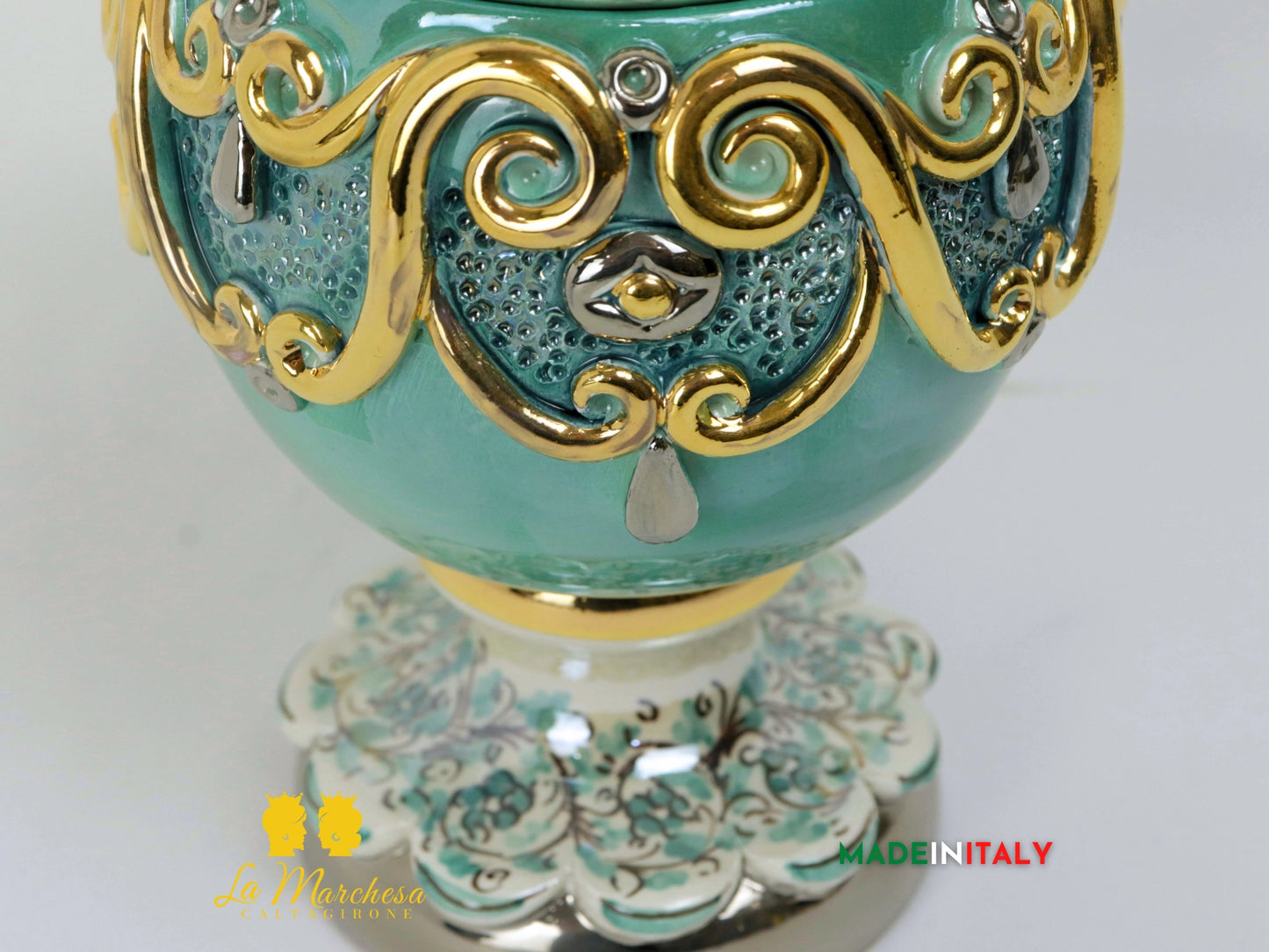 Uovo decorato in Ceramica di Caltagirone Oro, Platino e madreperla - Vari Modelli
