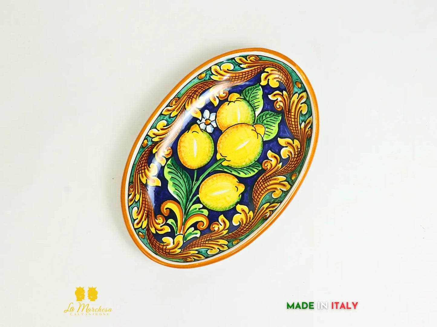 piatto da portata in ceramica decorato a mano