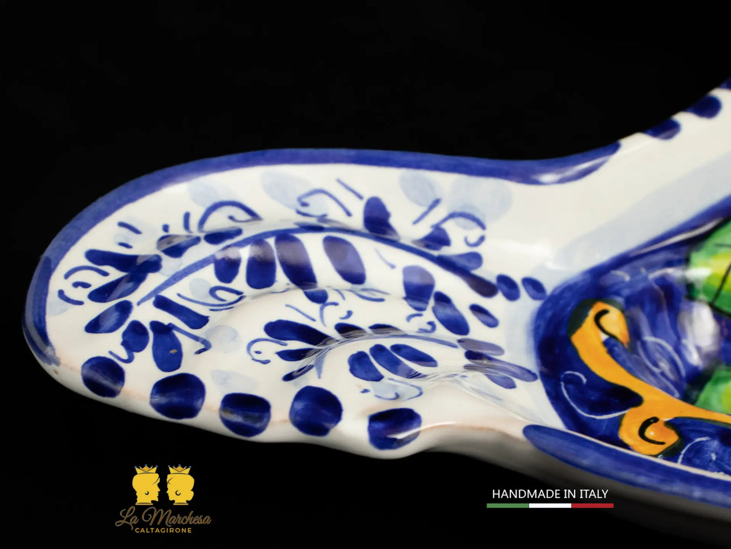 Piatto portauova Gallo in Ceramica di Caltagirone blu cobalto limoni
