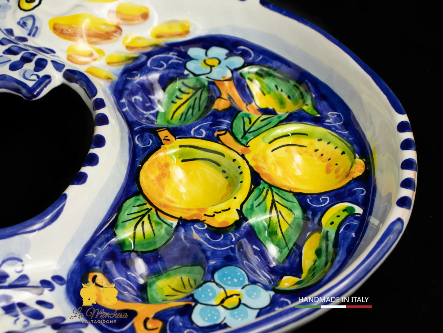 Piatto portauova Gallo in Ceramica di Caltagirone blu cobalto limoni