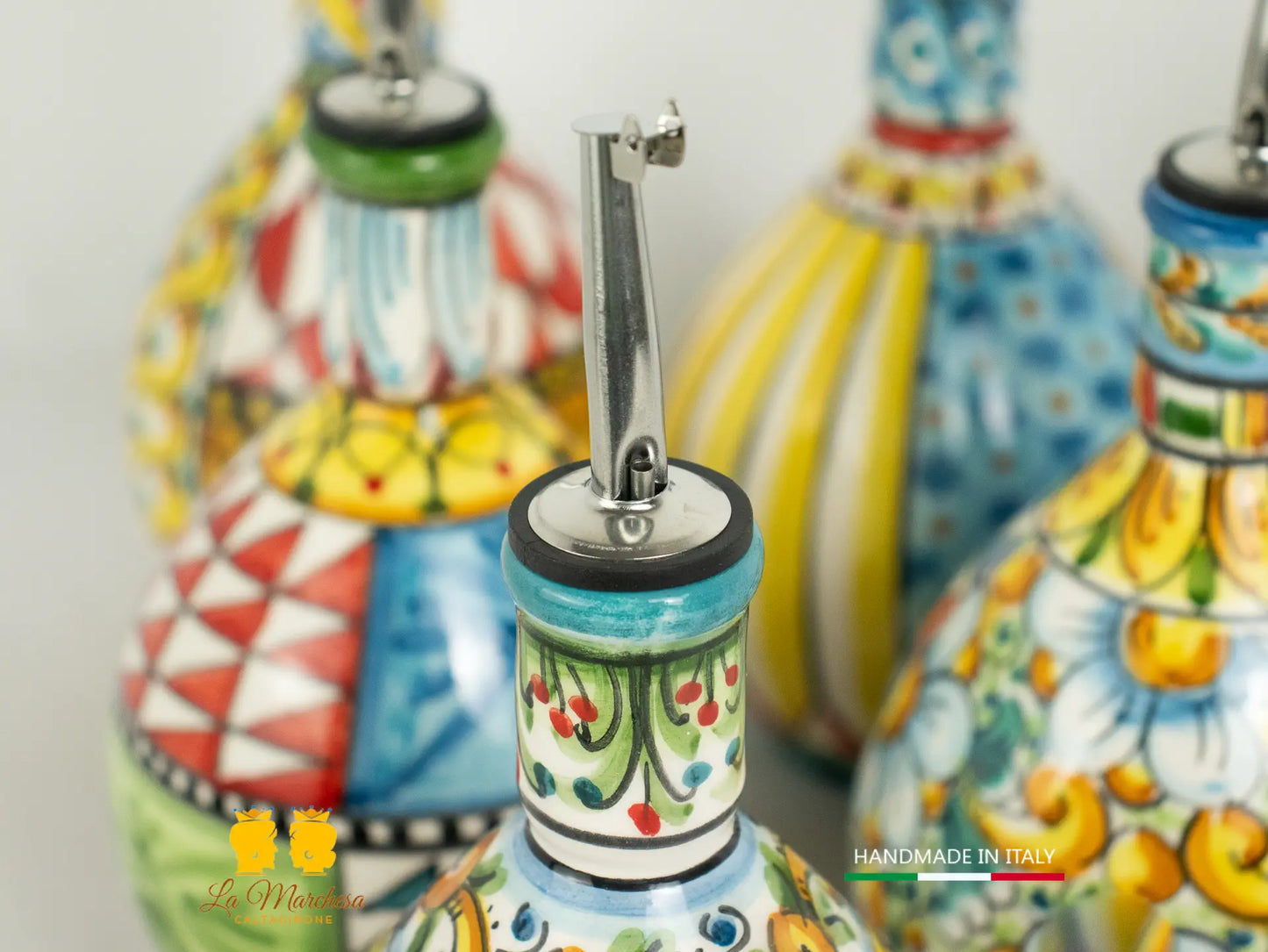 Oliera in Ceramica di Caltagirone decorata a mano tonda dosatore