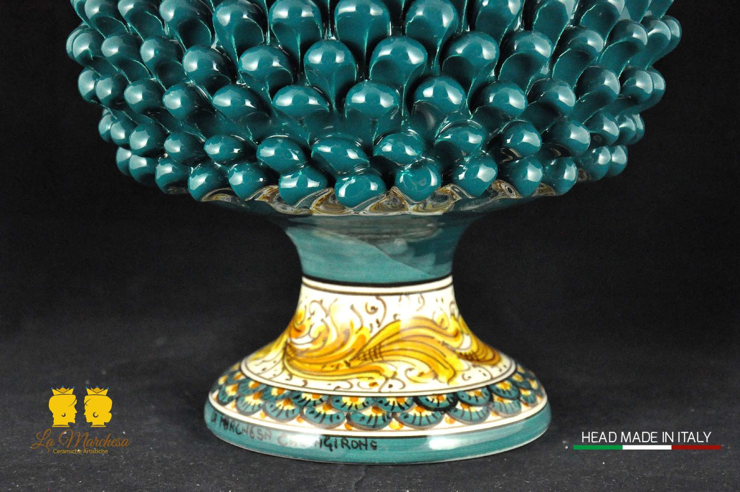 Portavaso Pigna in Ceramica di Caltagirone ornato bianco Ottanio 26cm