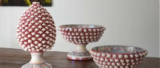L'eleganza delle pigne siciliane in ceramica di Caltagirone: scopri i prezzi per ogni tasca