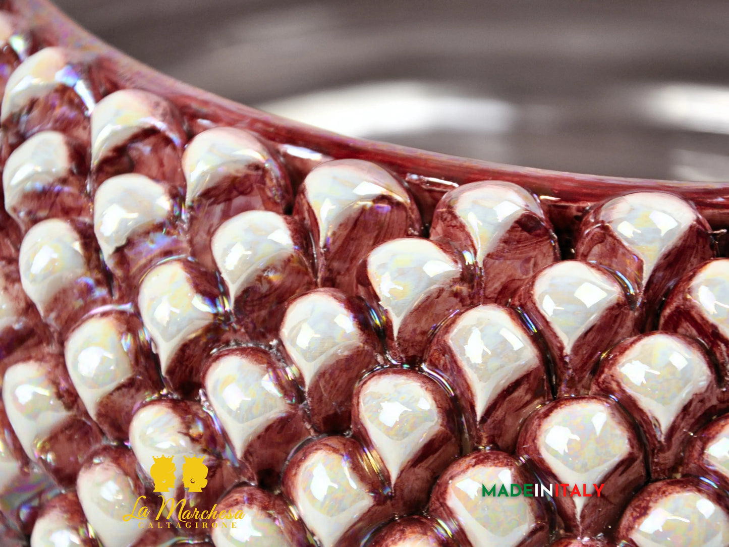 Centrotavola Ciotola Pigna Fumè Bordeaux Madreperla in Ceramica di Caltagirone