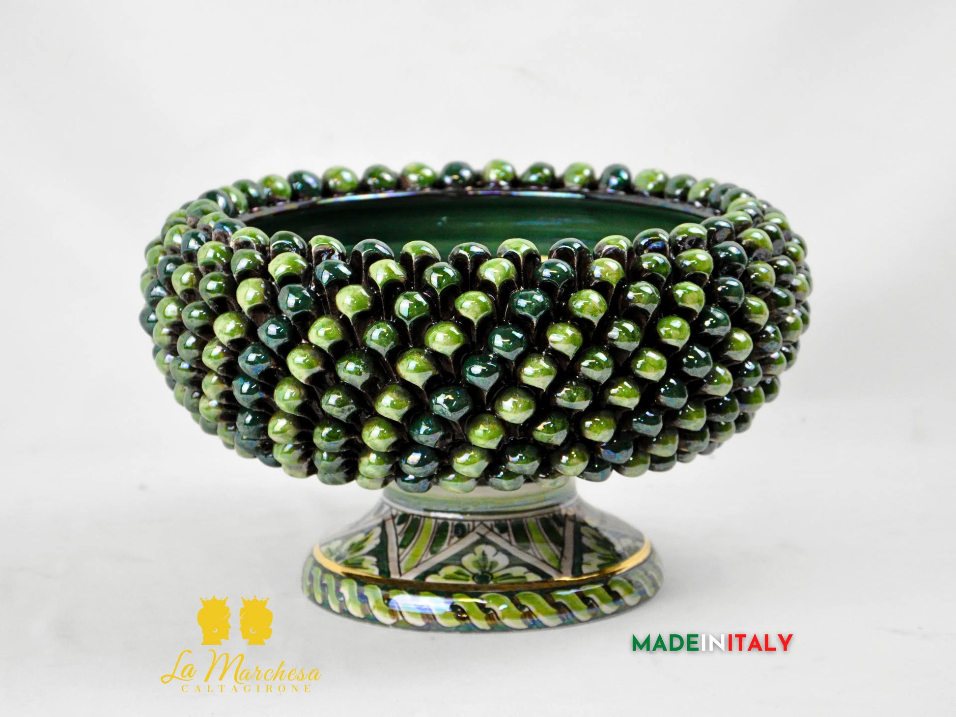 Centrotavola con Piede Pigna Siciliana Madreperla e Oro in Ceramica di Caltagirone – Ø 30 cm