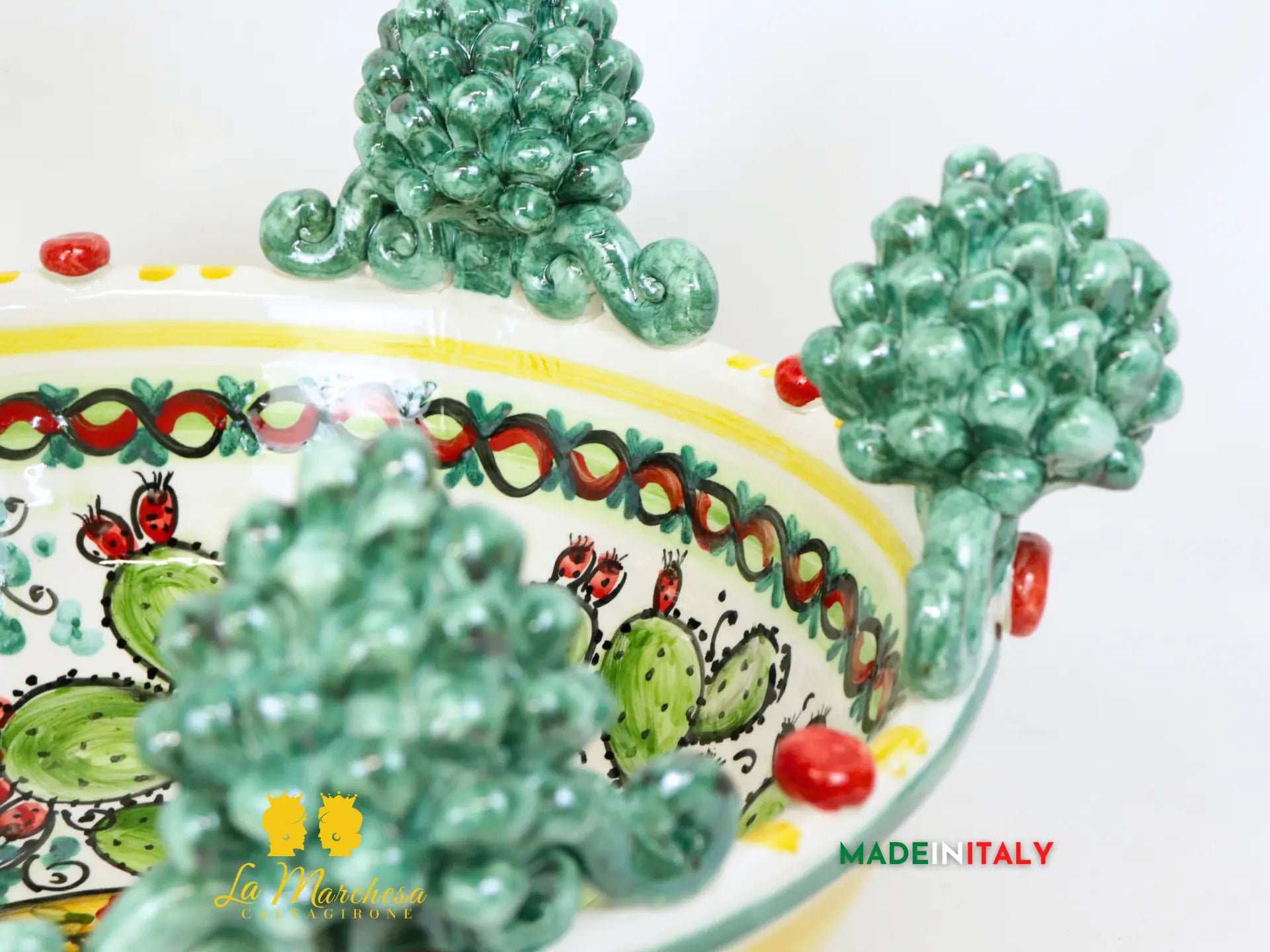 Ciotola Centrotavola in Ceramica di Caltagirone con pigne verde rame 42cm