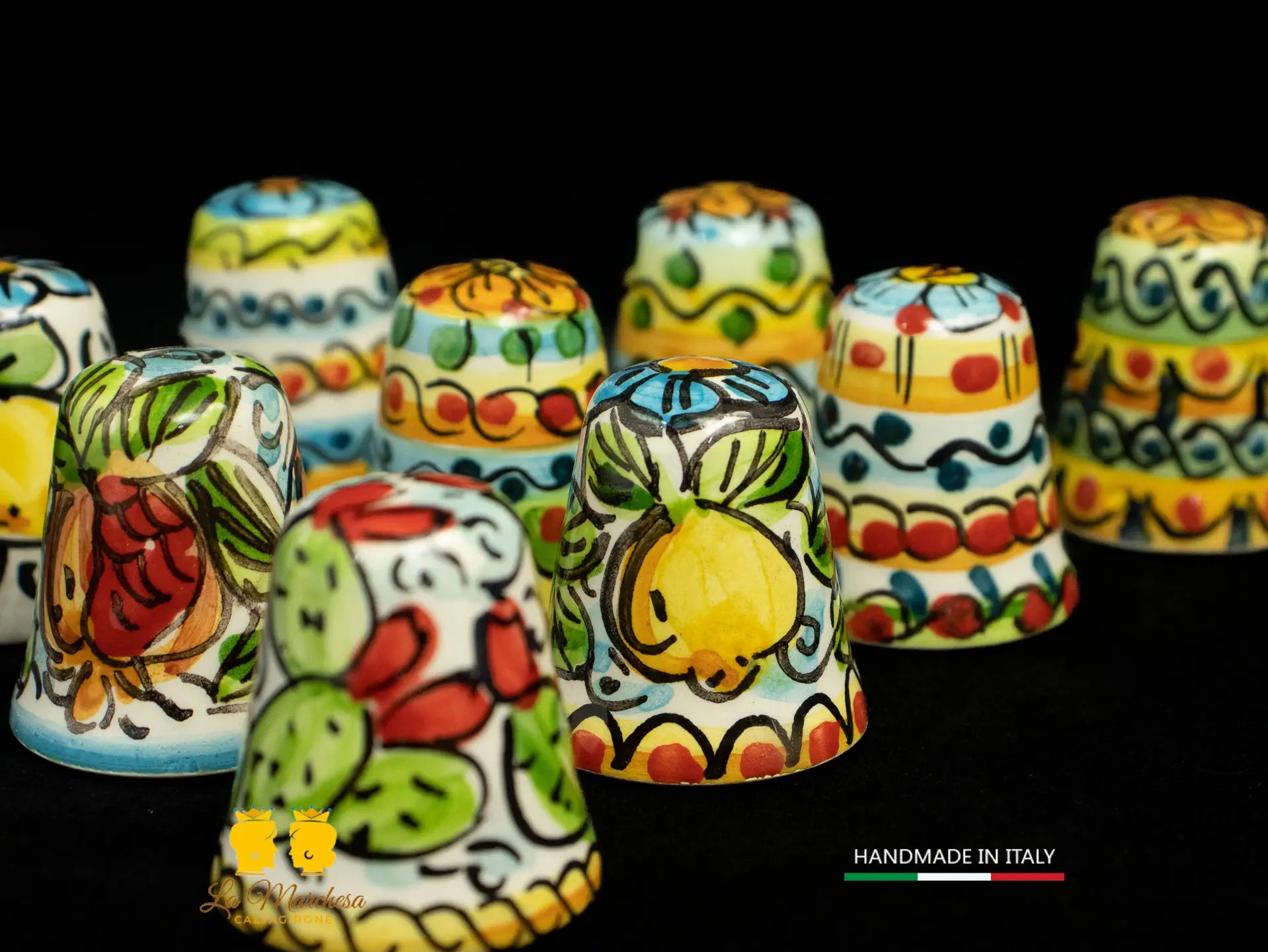 oggetti da collezione in ceramica di caltagirone