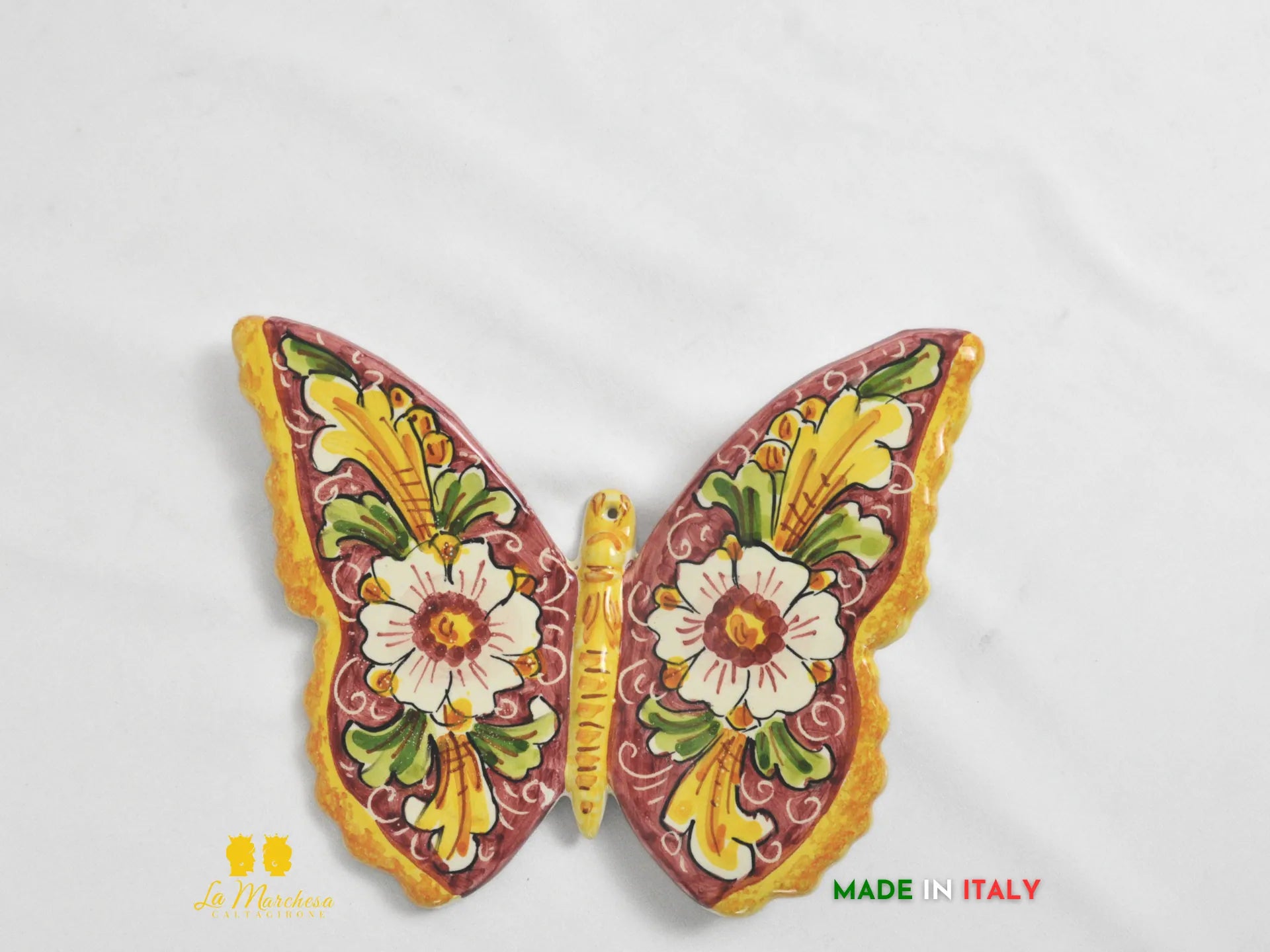 decorazione muro farfalla dipinta