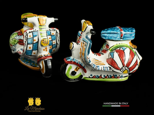 Modellino Vespa Piaggio in Ceramica di Caltagirone Decoro Carretto 13cm