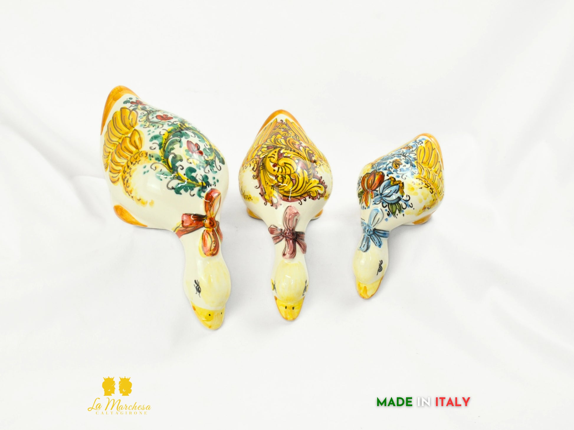 Papera Curiosa in Ceramica di Caltagirone con Fiocco - Varie Misure