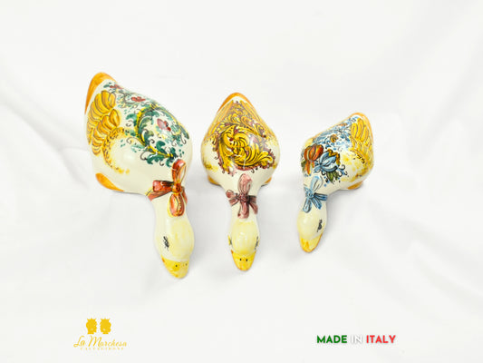 Papera Curiosa in Ceramica di Caltagirone con Fiocco - Varie Misure