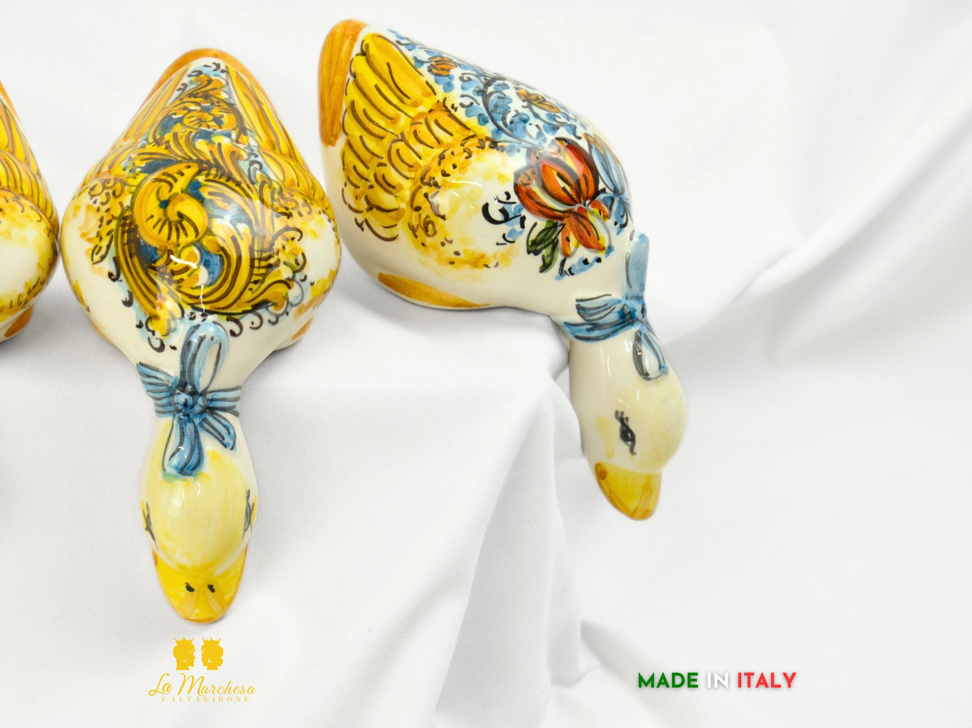 Papera Curiosa in Ceramica di Caltagirone con Fiocco - Varie Misure