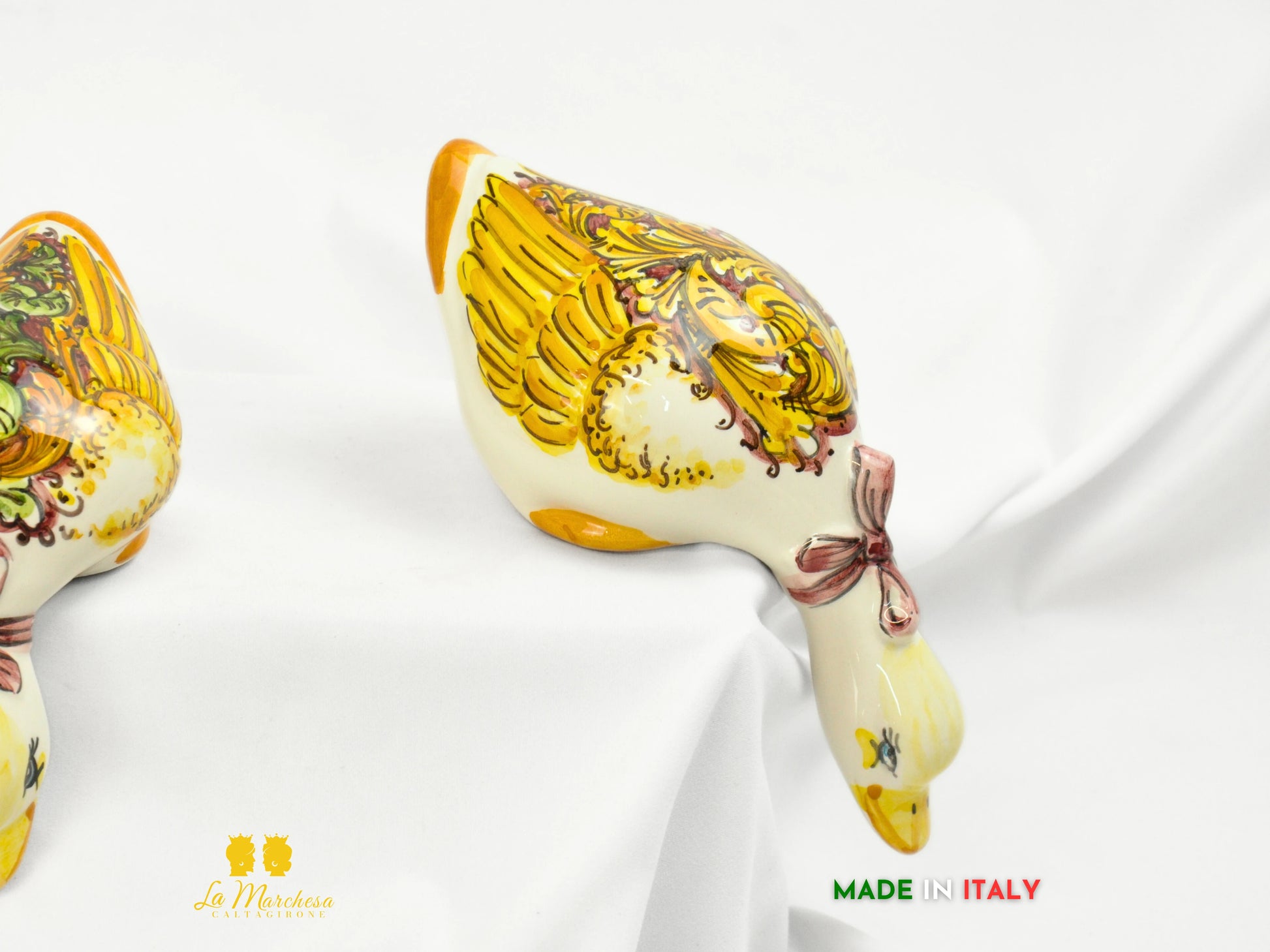 Papera Curiosa in Ceramica di Caltagirone con Fiocco - Varie Misure