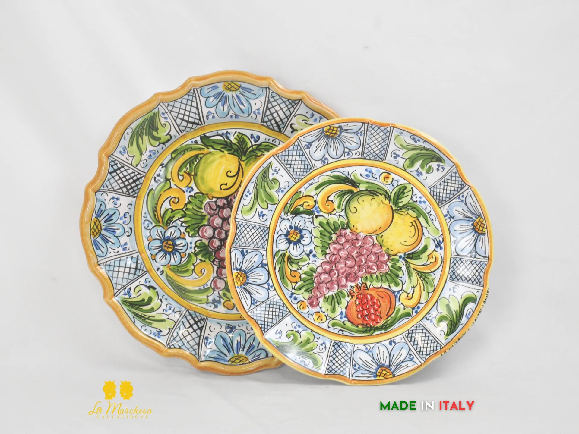 Piatto in Ceramica di Caltagirone ornato frutta bordo fiori - Diverse Misure