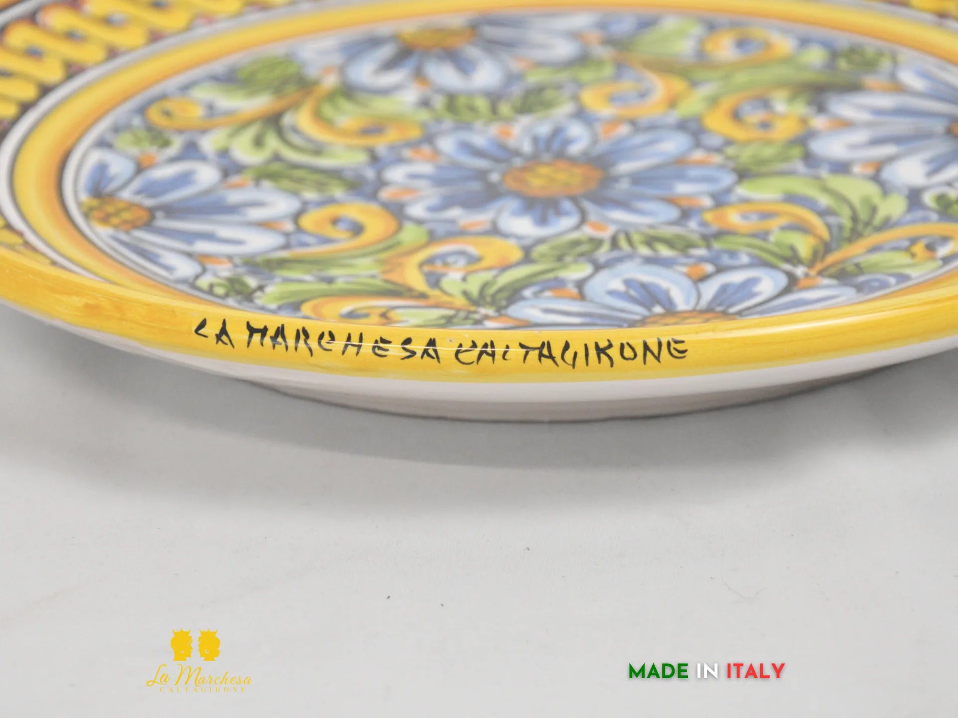 Piatto in Ceramica di Caltagirone rotondo treccia gialla ornato fiori 25cm