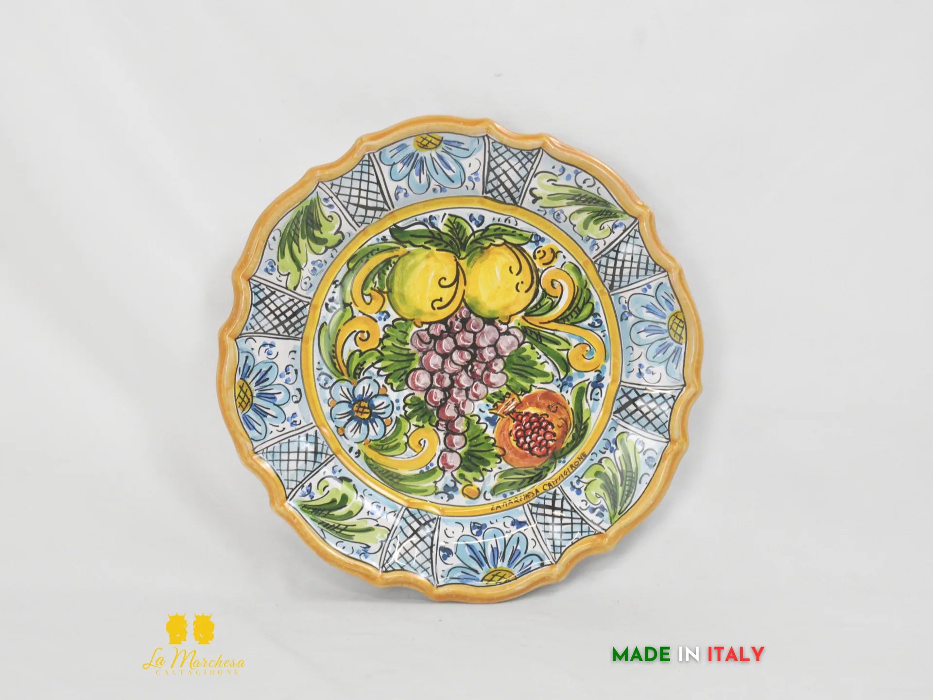 Piatto in Ceramica di Caltagirone ornato frutta bordo fiori
