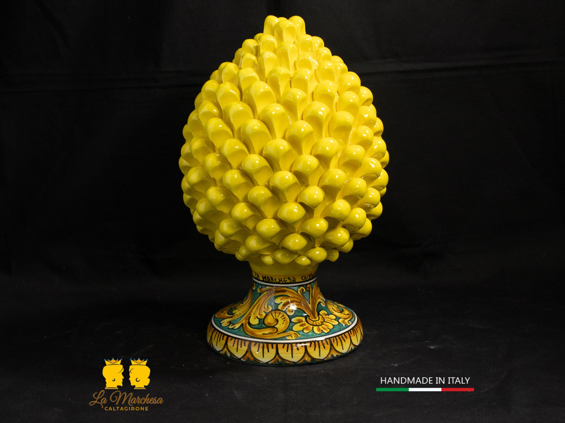Pigna Siciliana in Ceramica di Caltagirone Giallo base ornato n 31cm