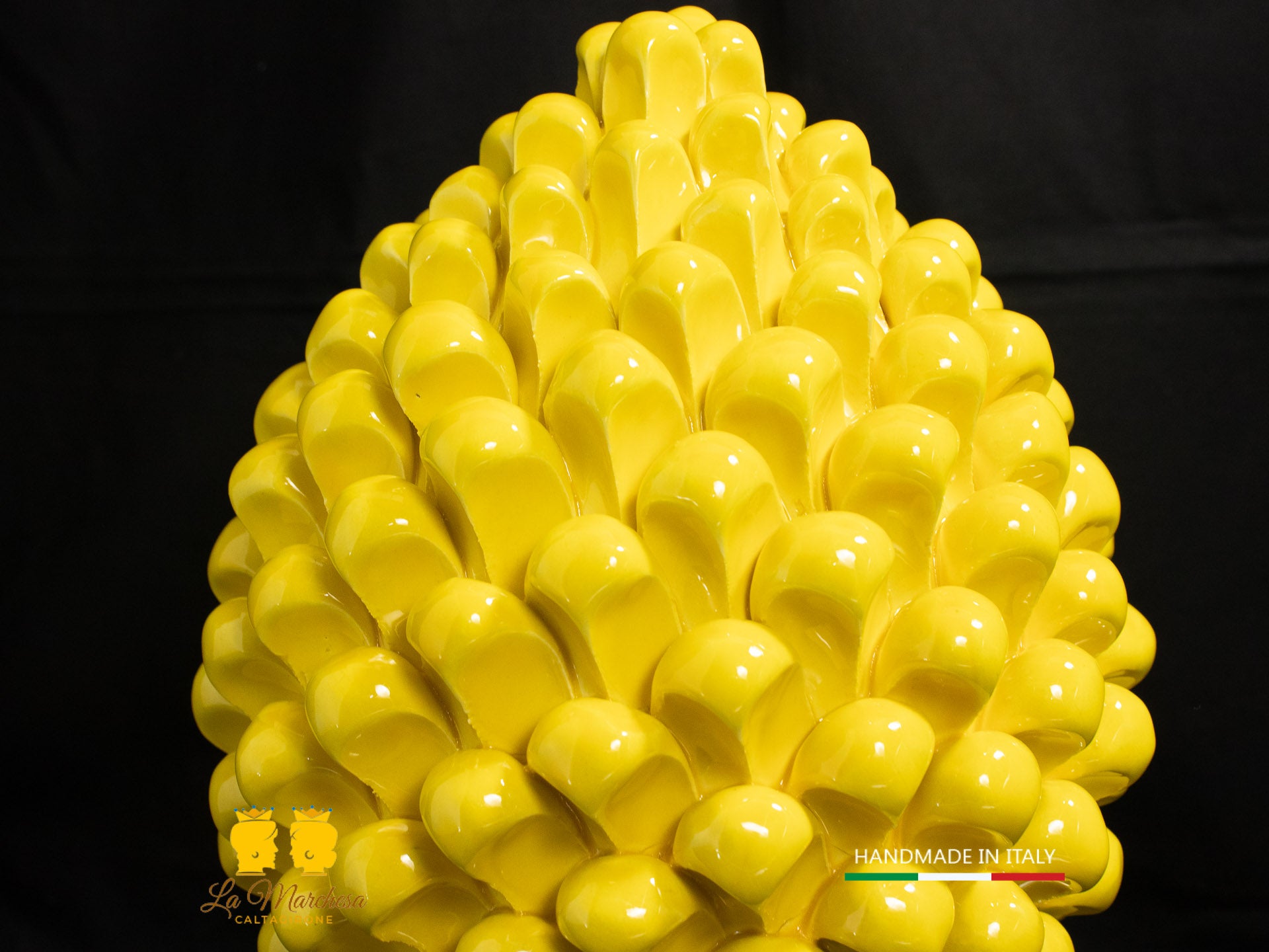Pigna Siciliana in Ceramica di Caltagirone Giallo base ornato n 31cm