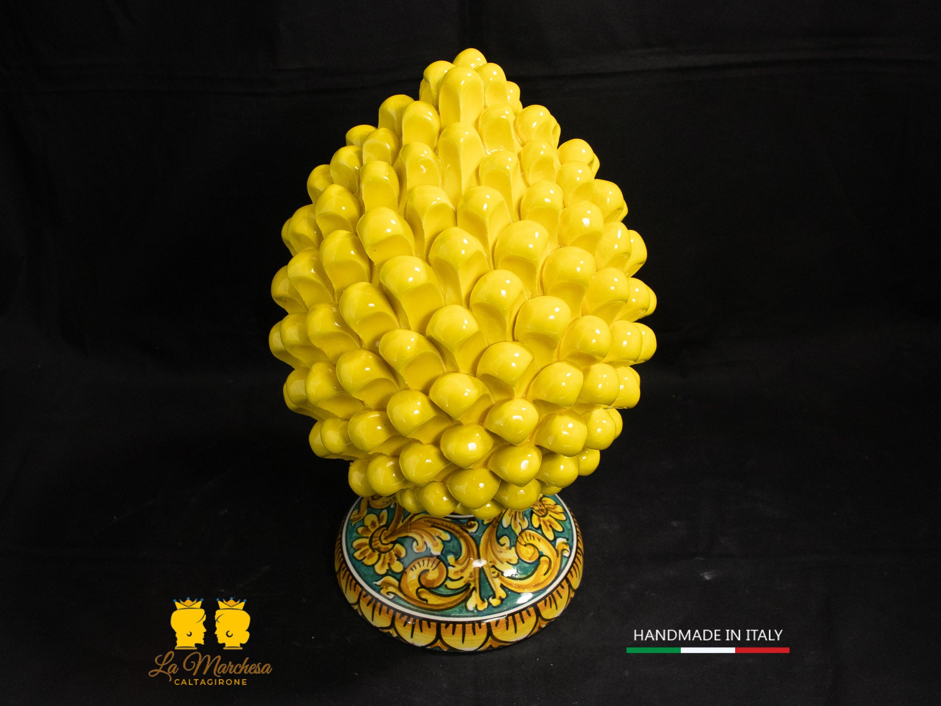 Pigna Siciliana in Ceramica di Caltagirone Giallo base ornato n 31cm