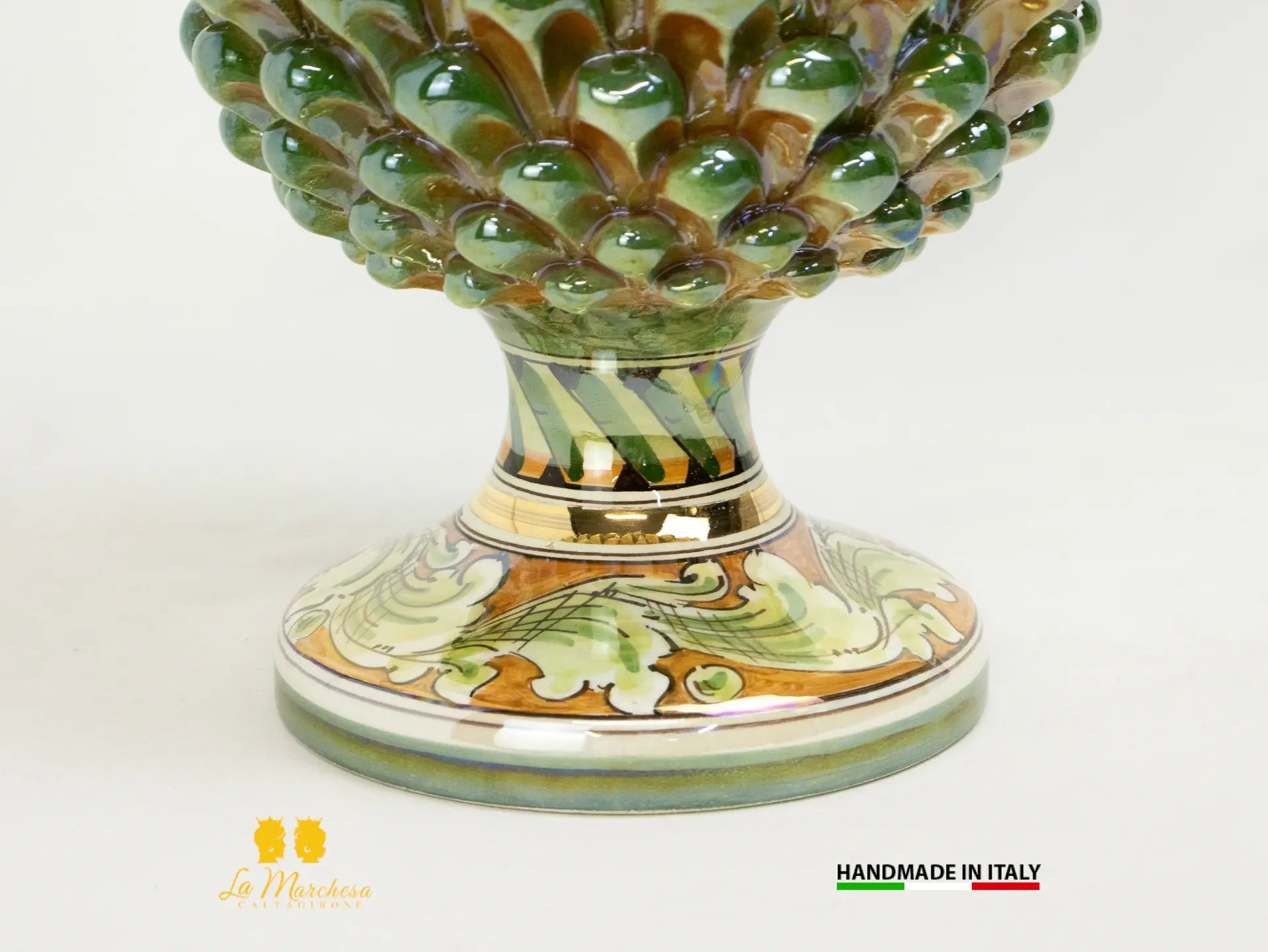 Pigna a Lampada in Ceramica di Caltagirone verde smeraldo Pigna a Lampada in Ceramica di Caltagirone verde smeraldo