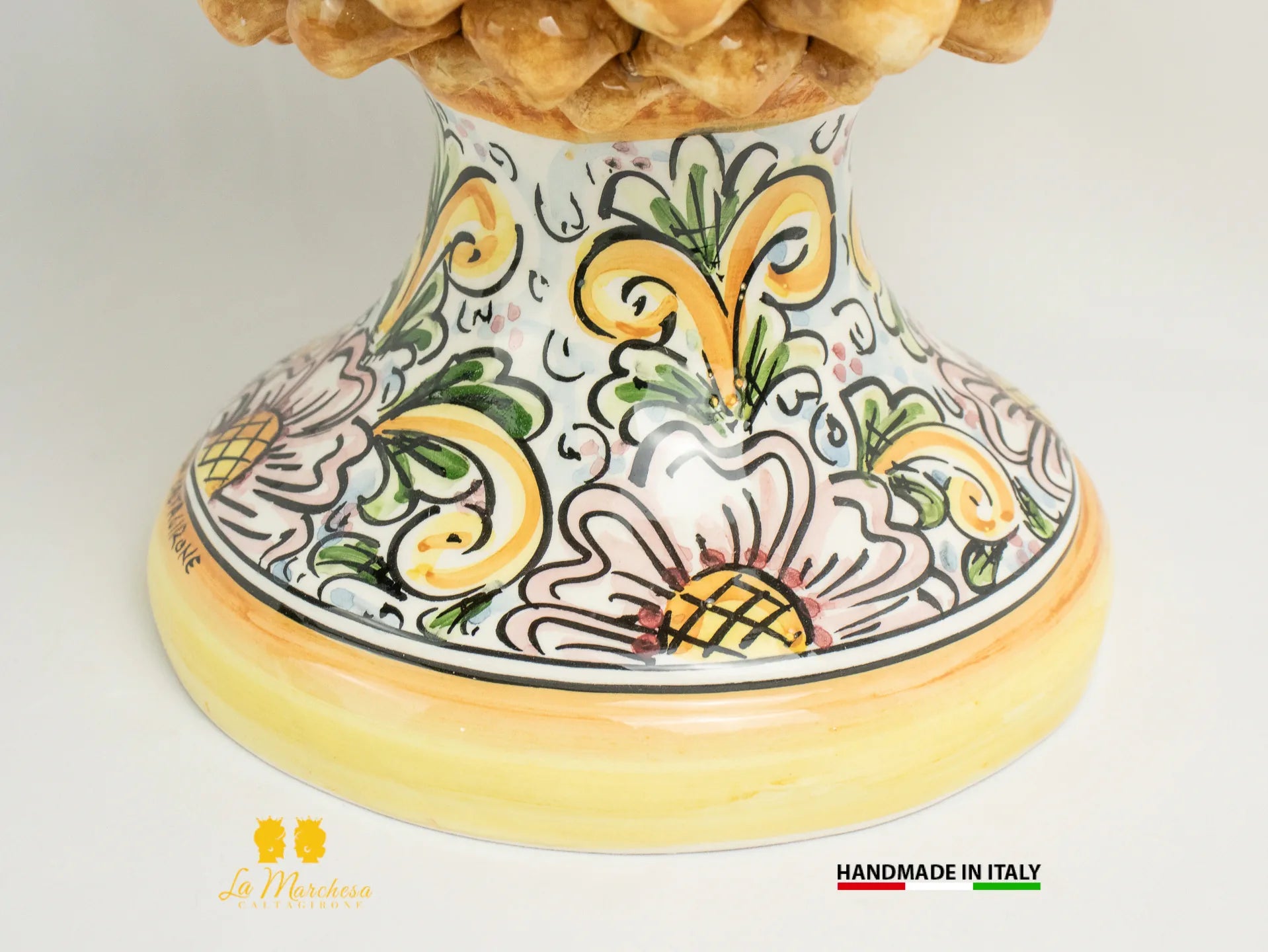 Pigna Siciliana Ceramica di Caltagirone bianca applicazioni fiori 43cm