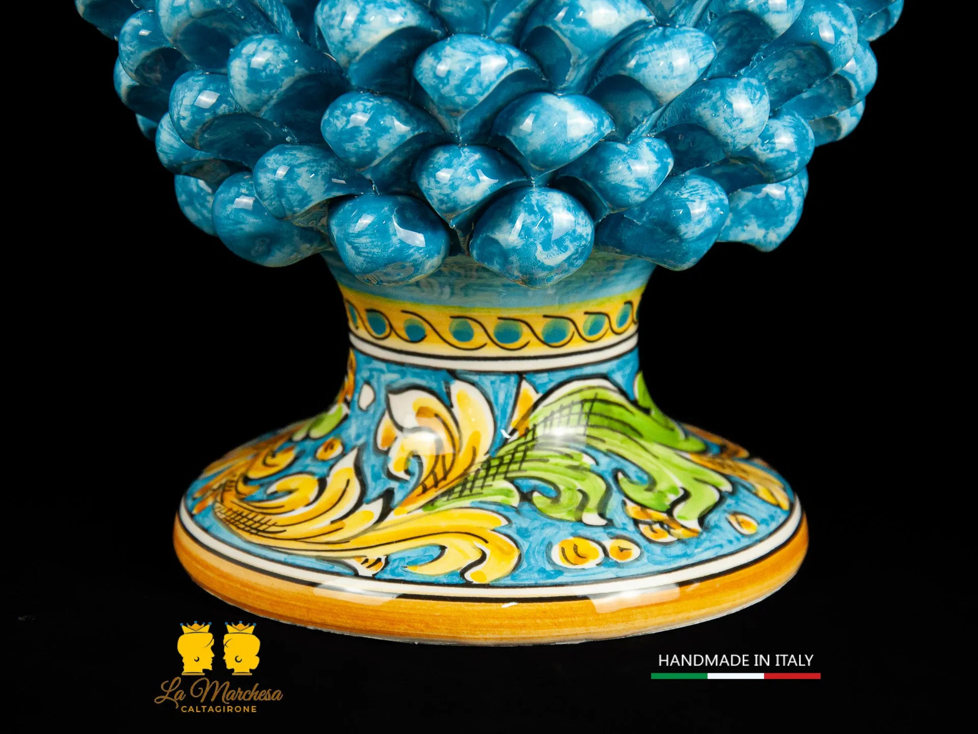 Pigna siciliana in ceramica di caltagirone celeste base ornato h31-26-2