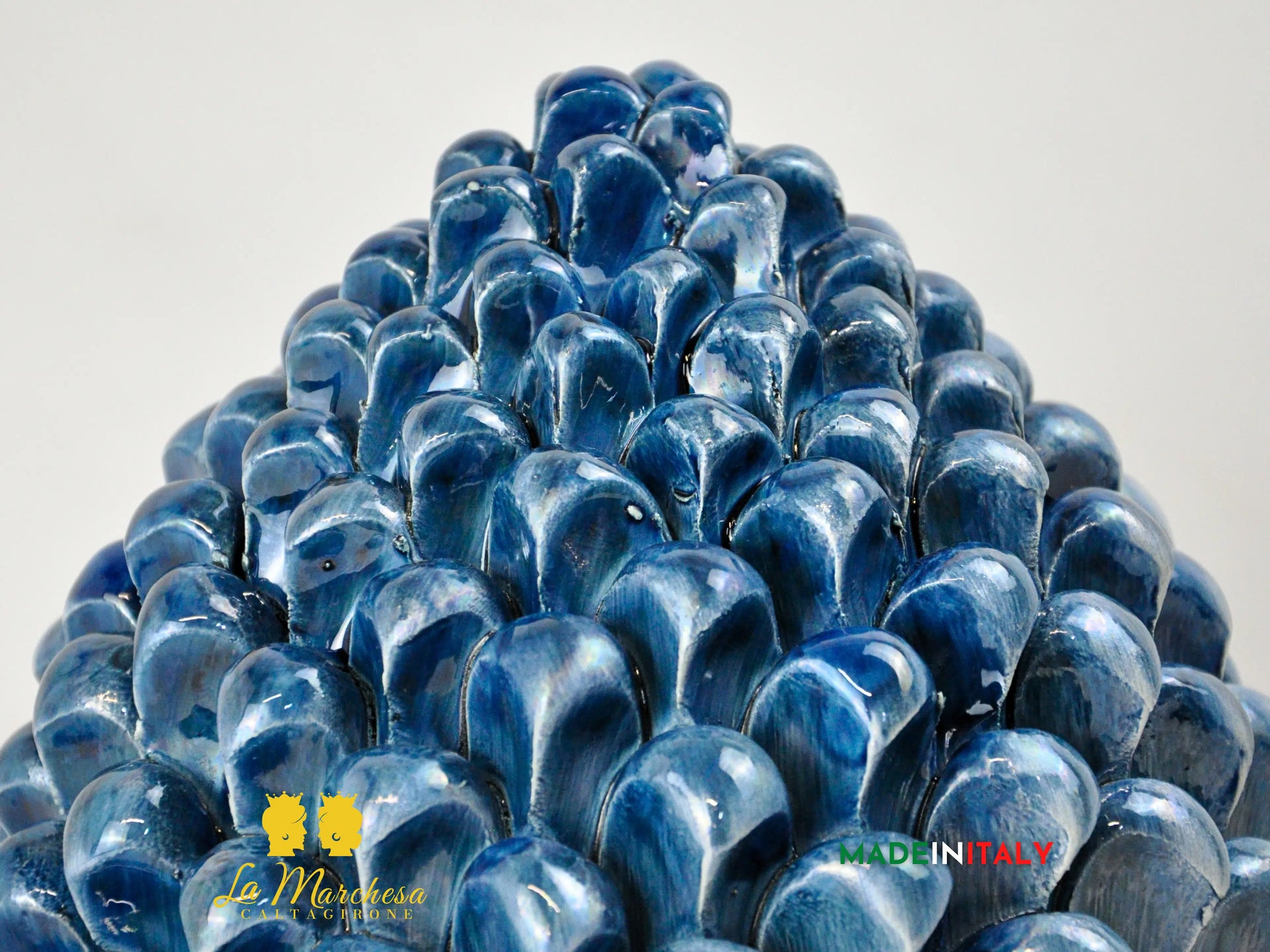Pigna Siciliana in Ceramica di Caltagirone Madreperla blu 31cm