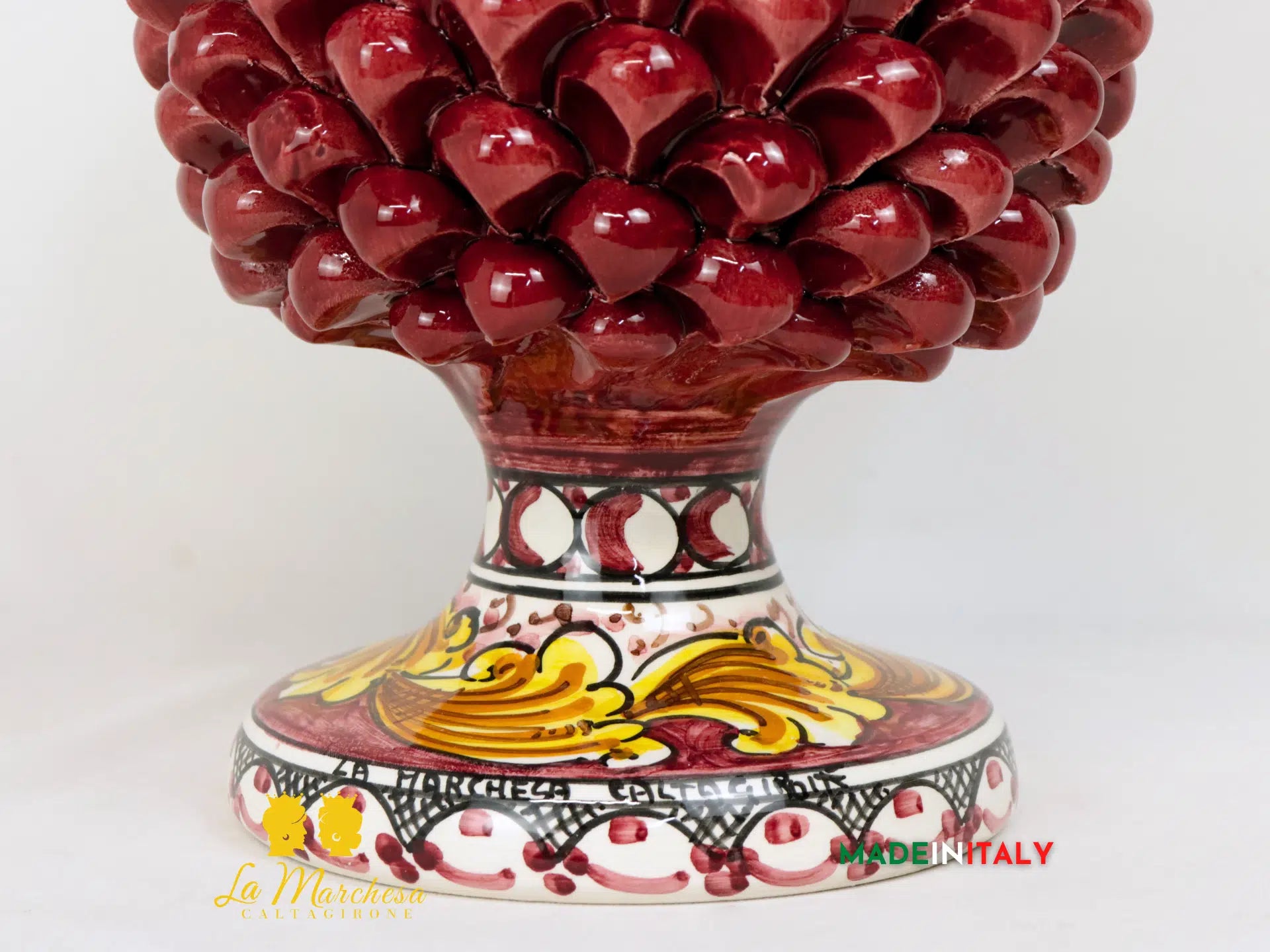 Pigna in Ceramica di Caltagirone Bordeaux ornato archi 31cm