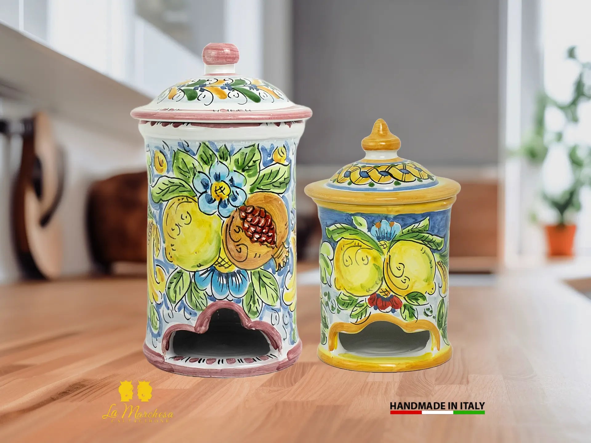 /Users/andrea/Library/CloudStorage/GoogleDrive-lamarchesaceramiche@gmail.com/Il mio Drive/foto/foto sito webp OK/cucina/centrotavola/piatto chicchi/blu cobalto chcchi esterni