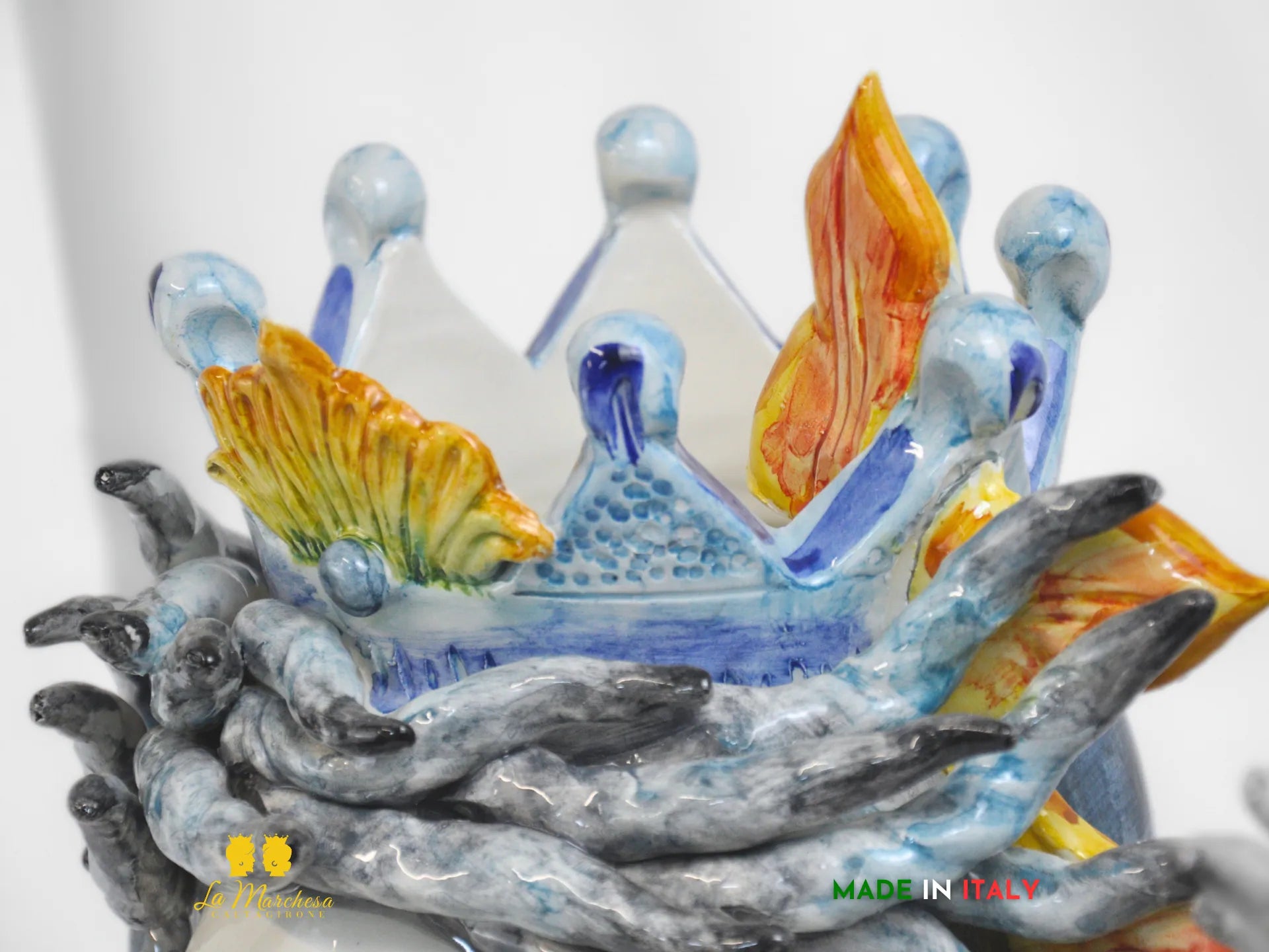 corona fatta in ceramica