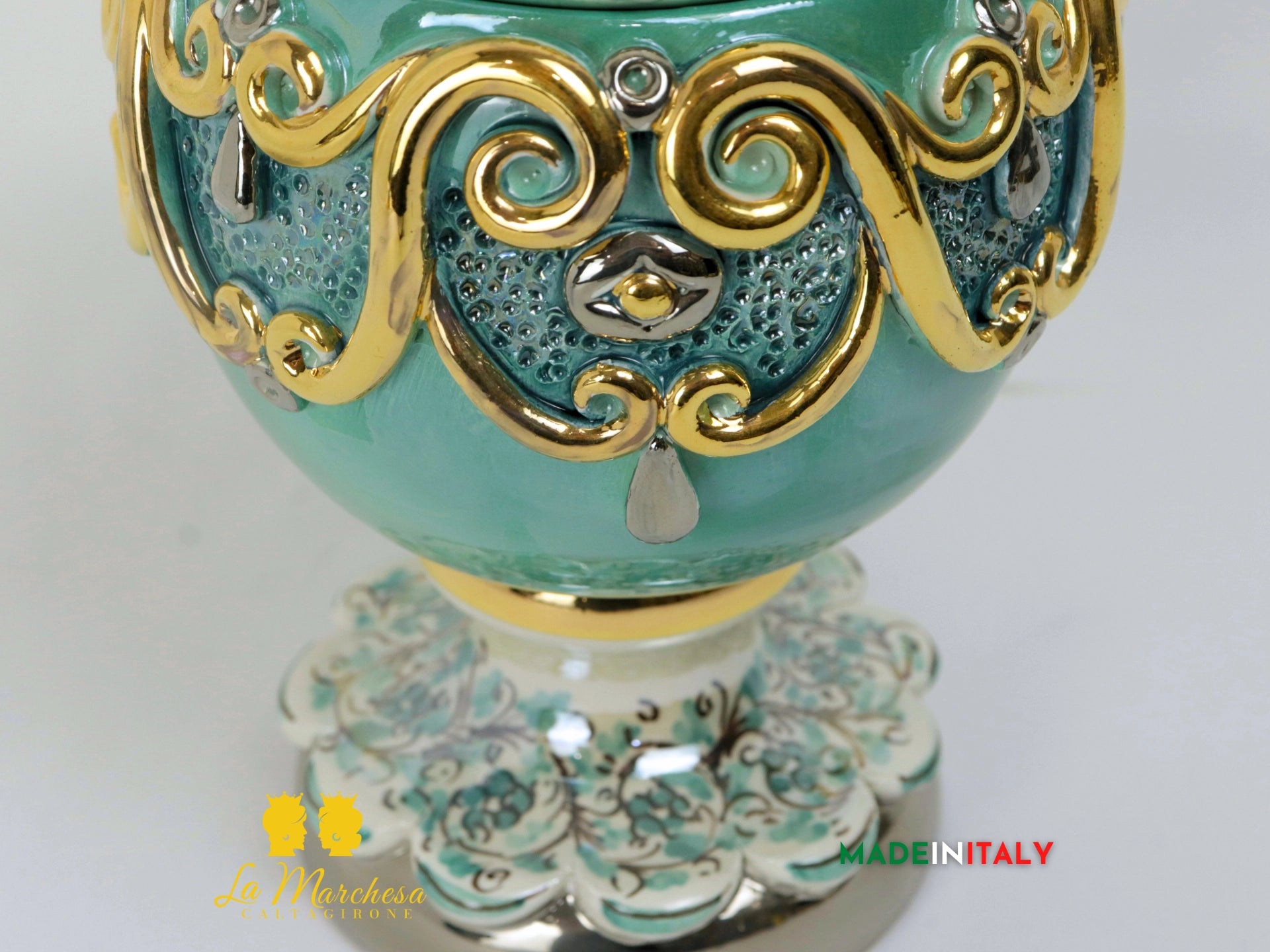 Uovo decorato in Ceramica di Caltagirone Oro, Platino e madreperla - Vari Modelli