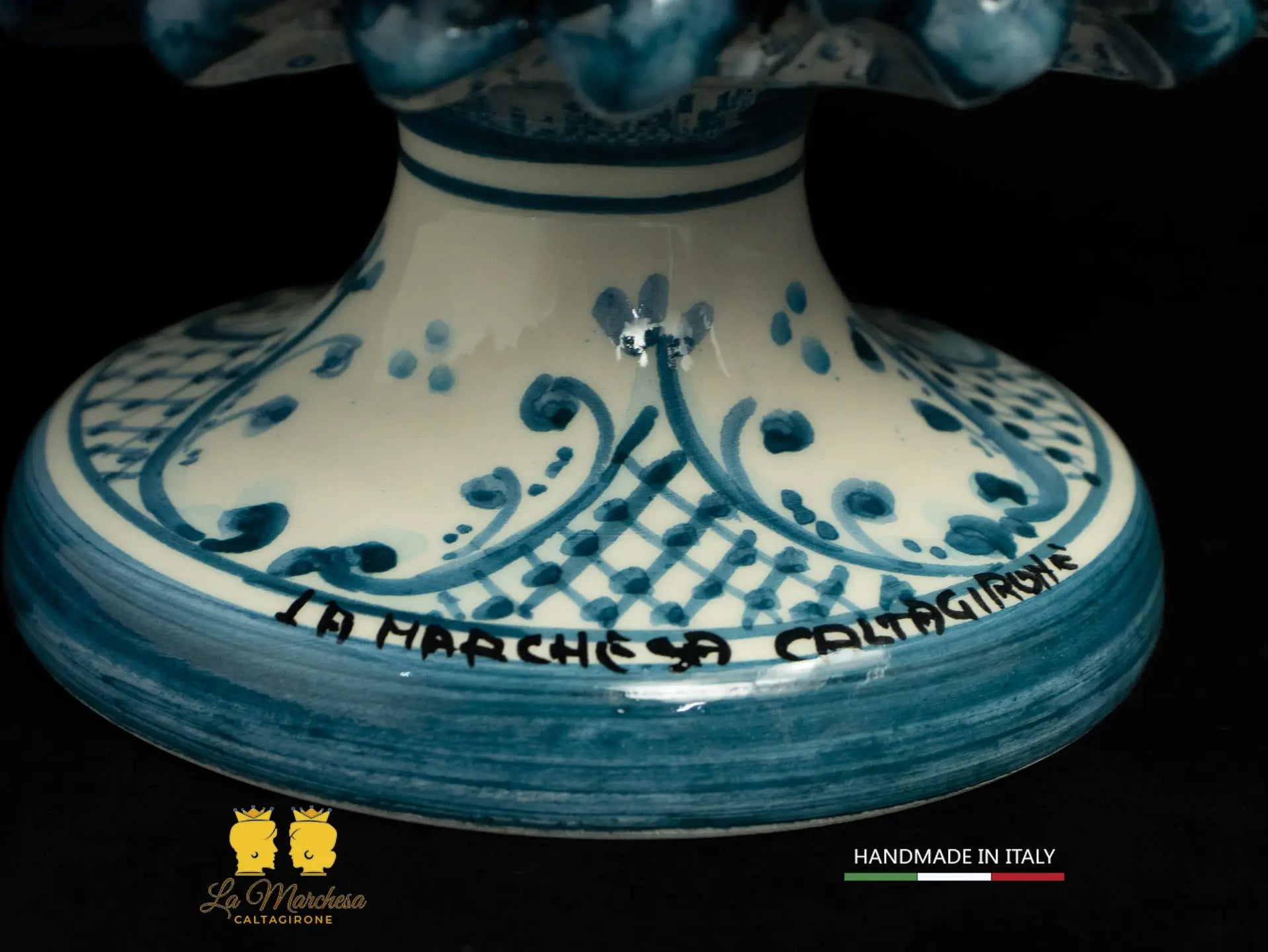 Portavaso chicchi Pigna Siciliana in Ceramica di Caltagirone blu antico bianco cm20