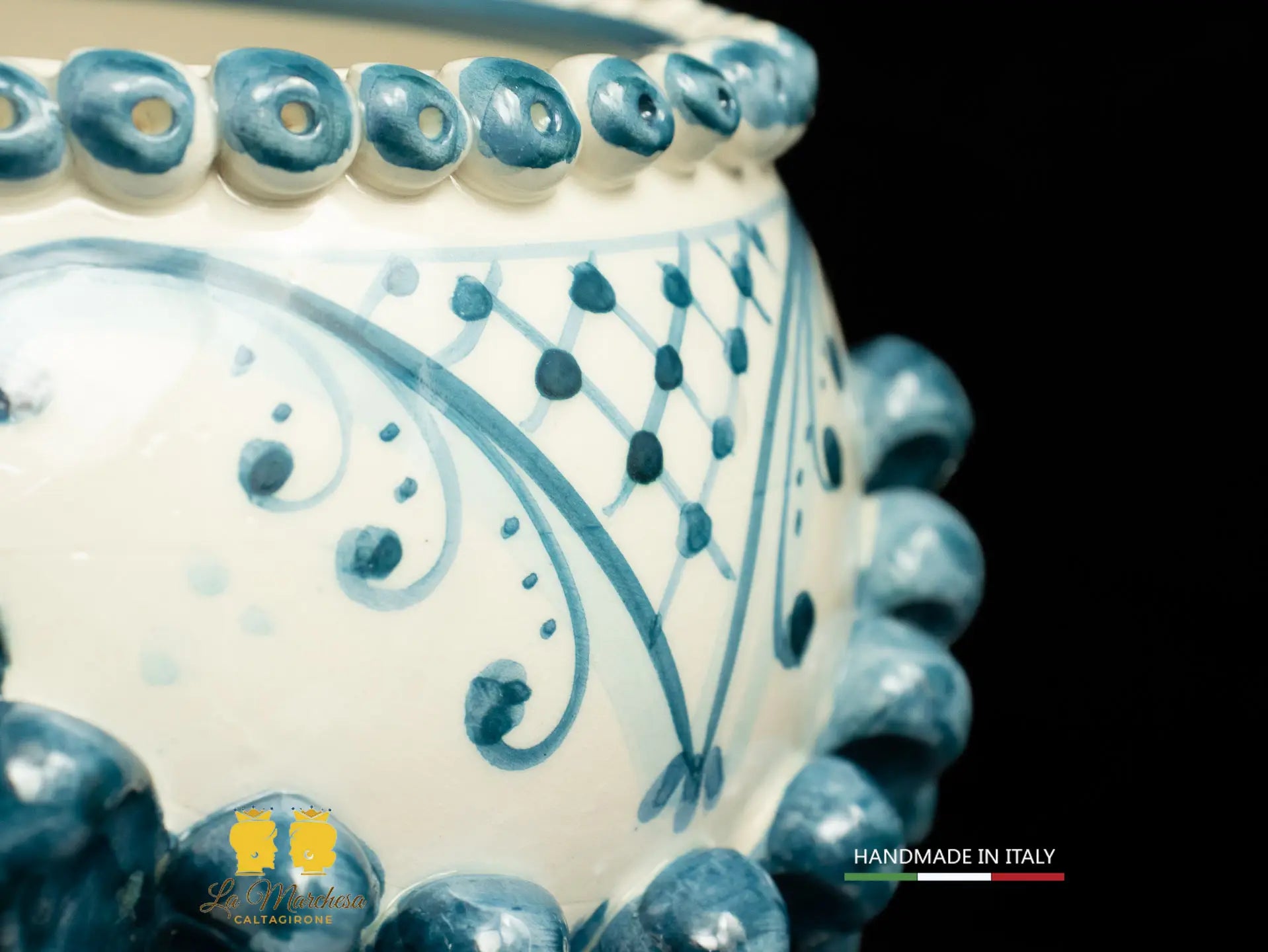 Portavaso chicchi Pigna Siciliana in Ceramica di Caltagirone blu antico bianco cm20