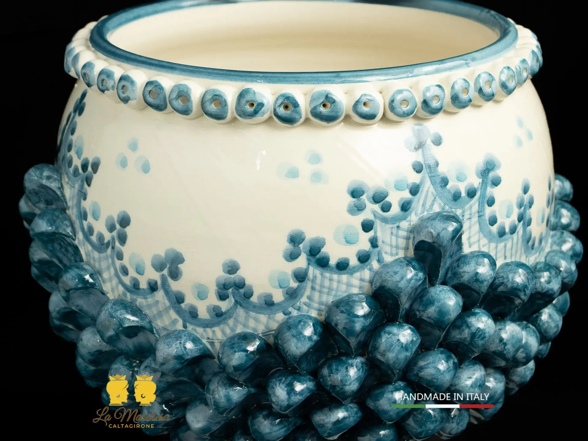 Portavaso chicchi Pigna Siciliana in Ceramica di Caltagirone blu antico bianco cm24