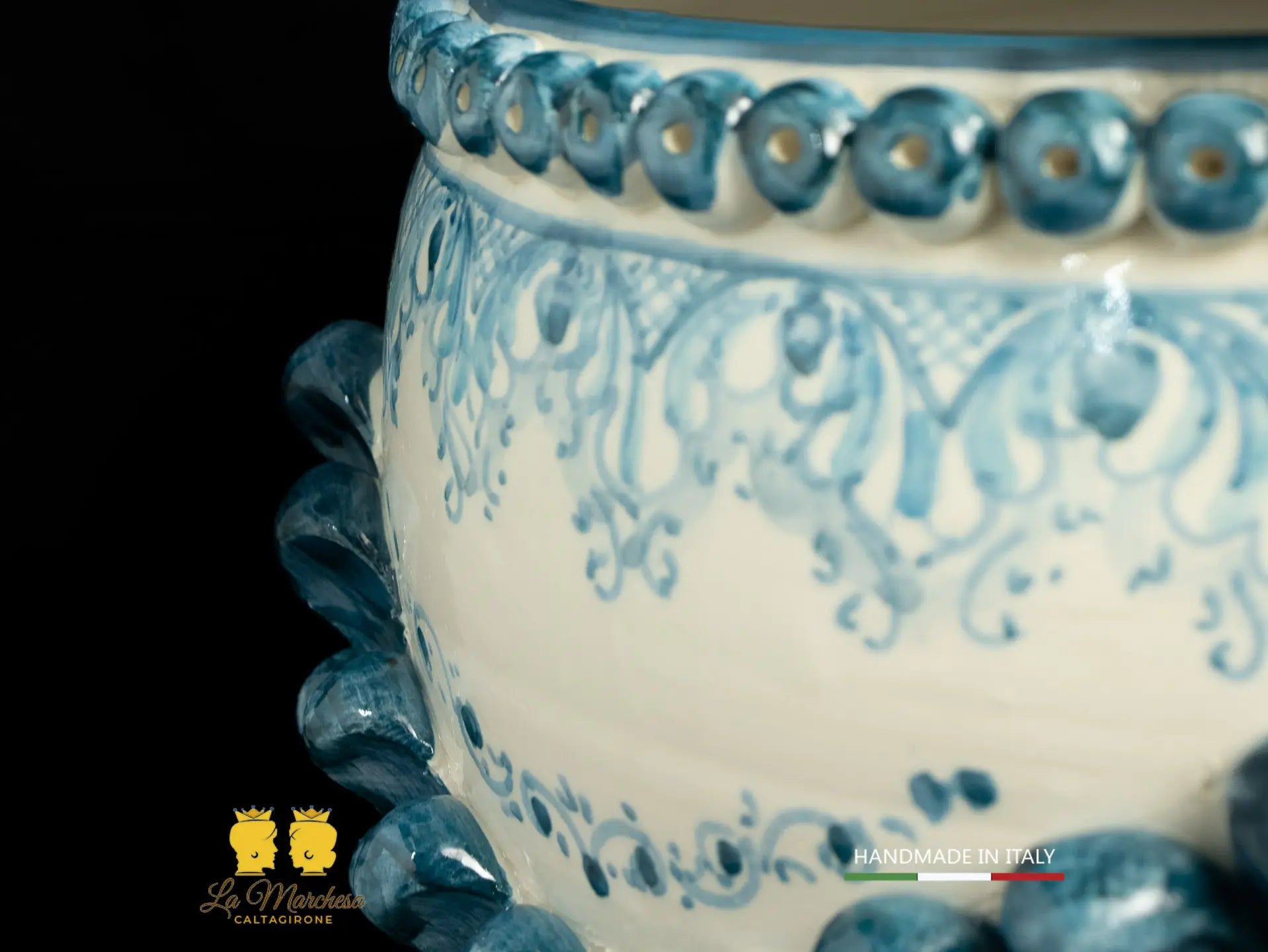 Portavaso chicchi Pigna Siciliana in Ceramica di Caltagirone blu antico bianco cm30
