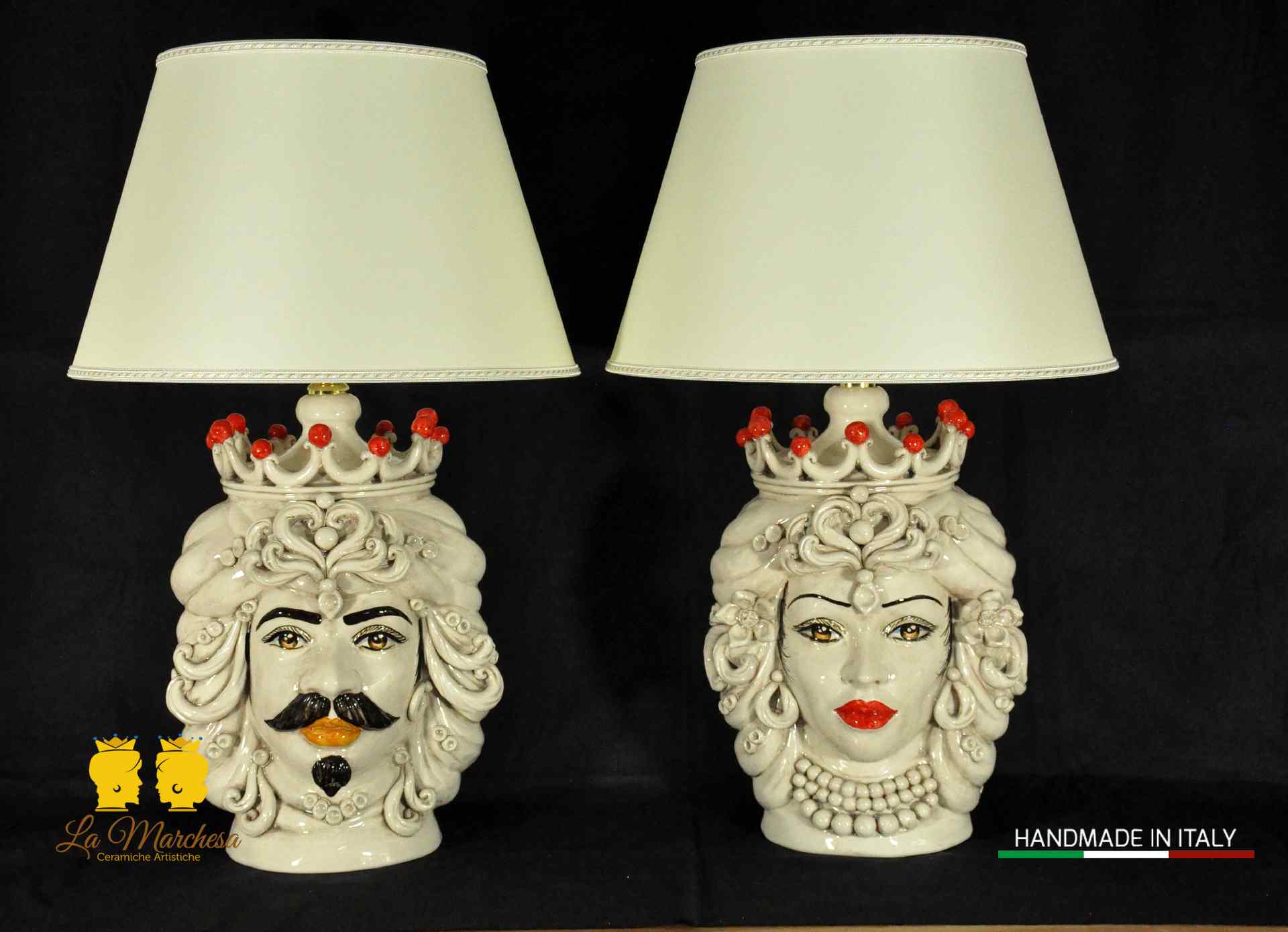 Raffinata Coppia Lampada Teste di Moro fumè dettagli rosso 38cm