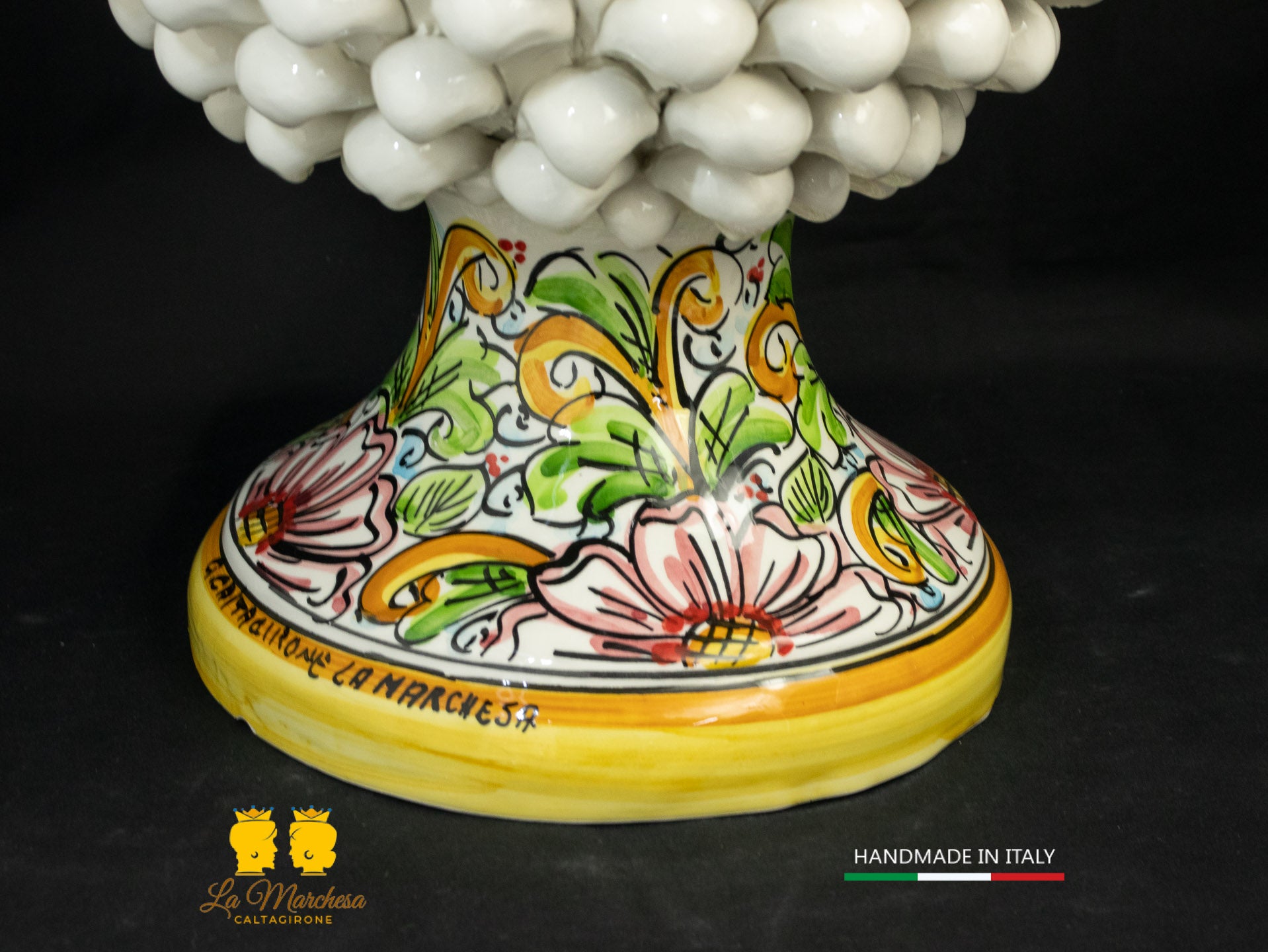 Pigna Siciliana Ceramica di Caltagirone bianca applicazioni fiori 46cm