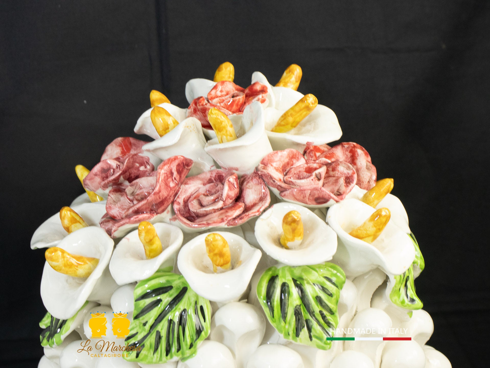 Pigna Siciliana Ceramica di Caltagirone bianca applicazioni fiori 46cm