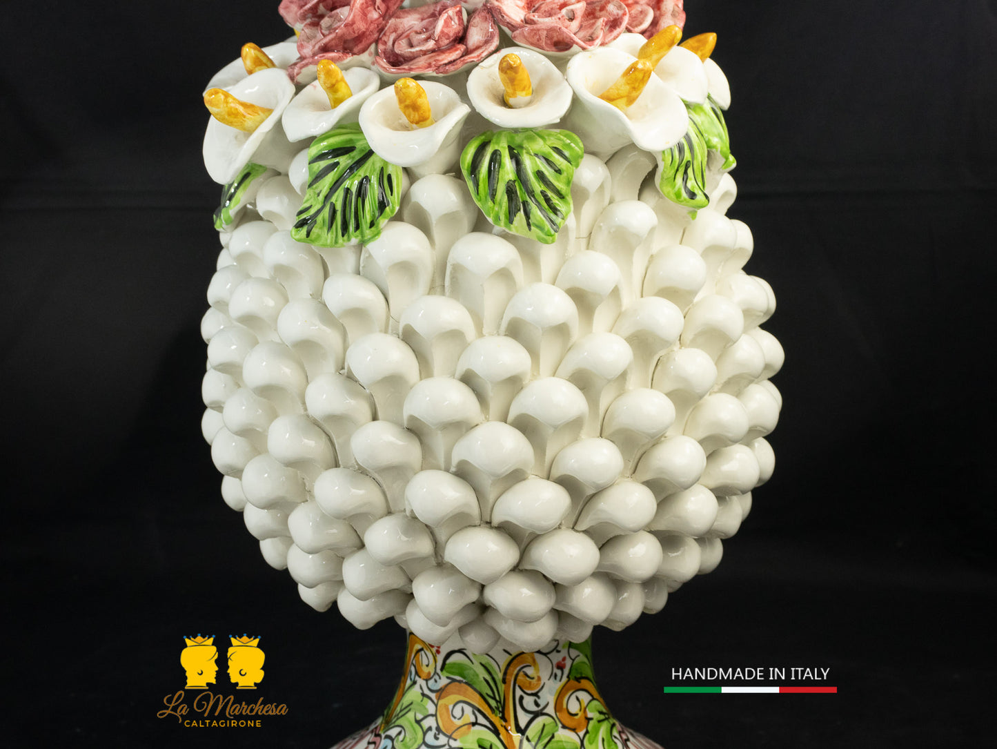 Pigna Siciliana Ceramica di Caltagirone bianca applicazioni fiori 46cm