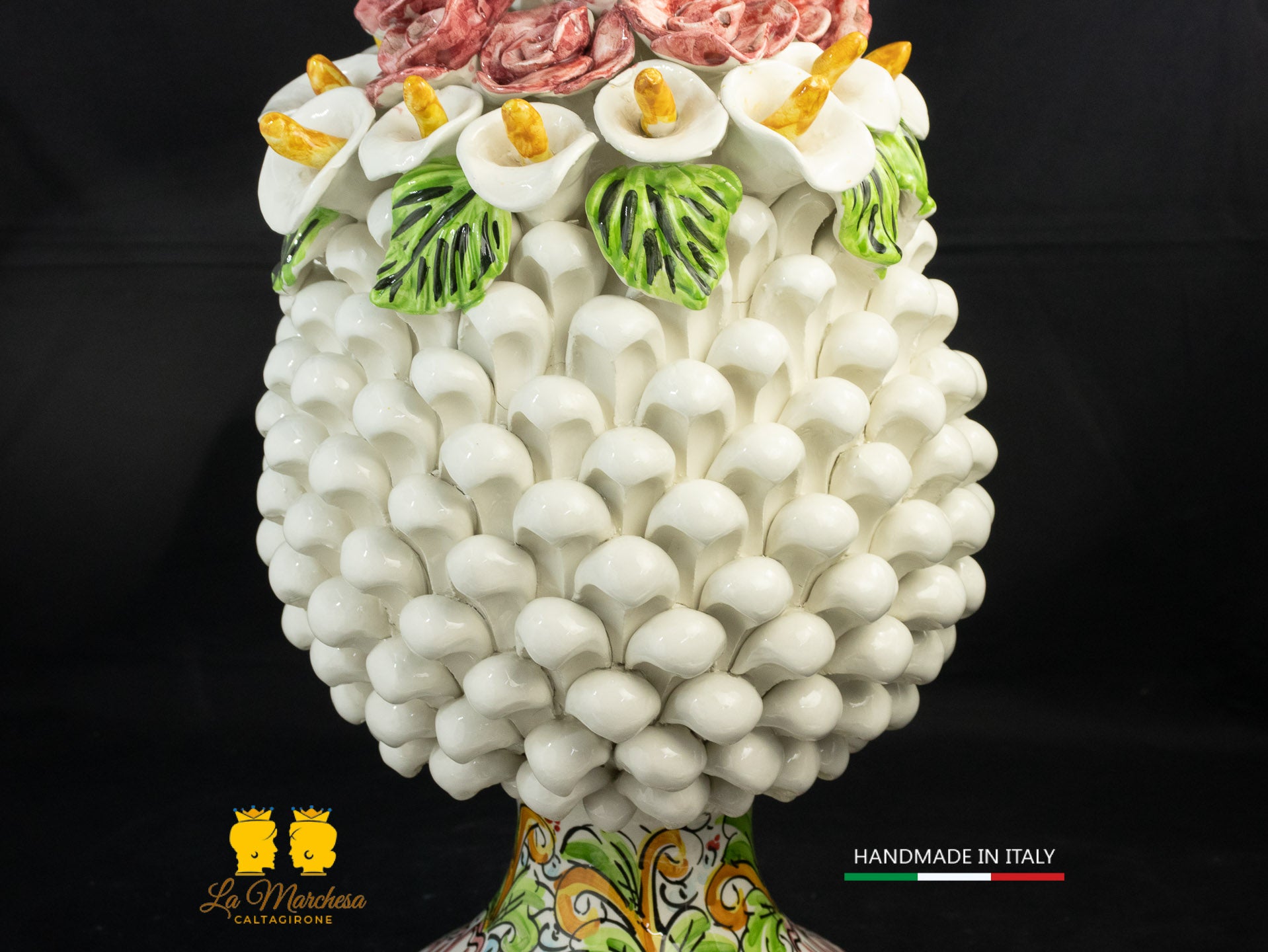 Pigna Siciliana Ceramica di Caltagirone bianca applicazioni fiori 46cm
