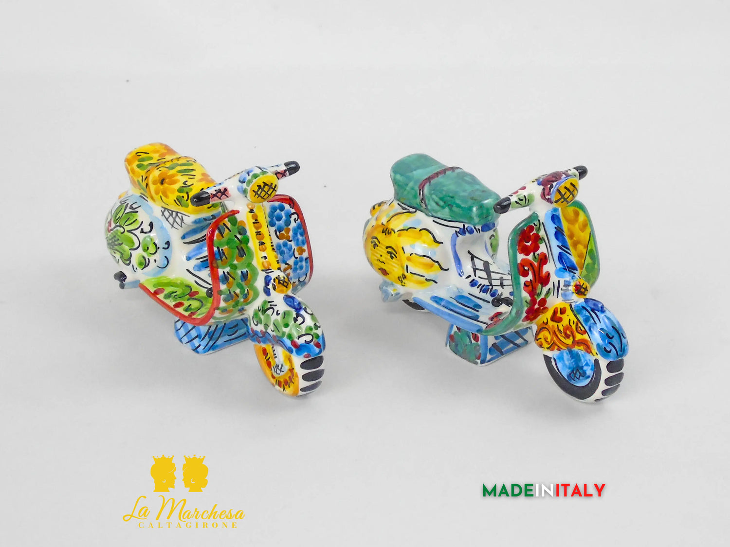 Vespa Piaggio Decorata in Ceramica di Caltagirone 18cm